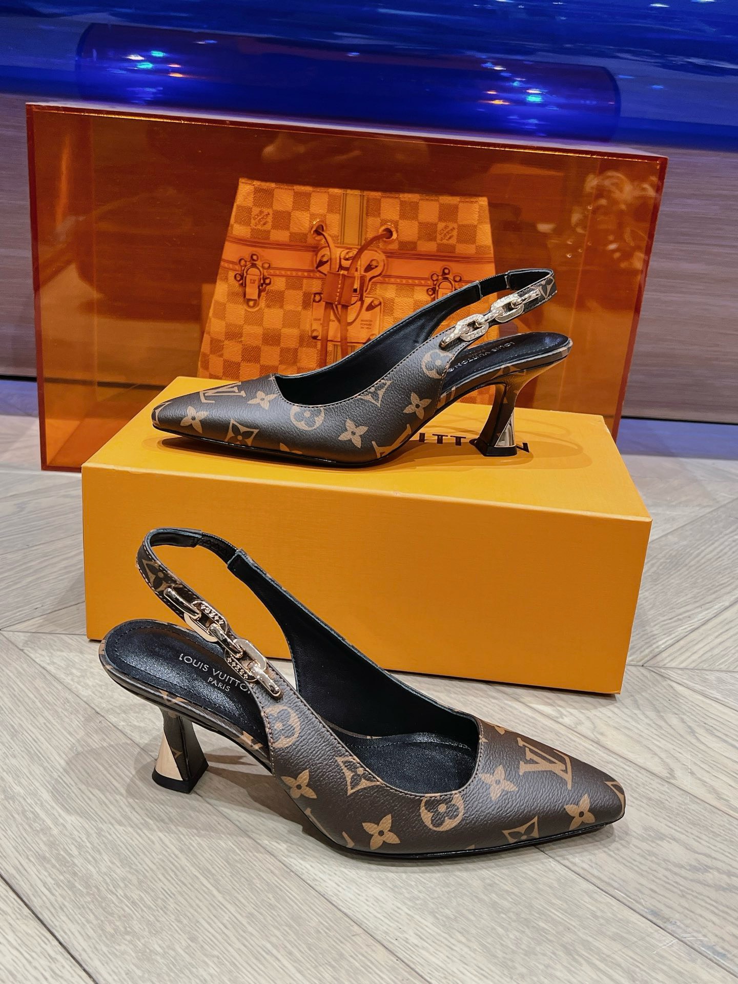 Bagsaaa L0vis Vvtt0n Monogram Slingback 
