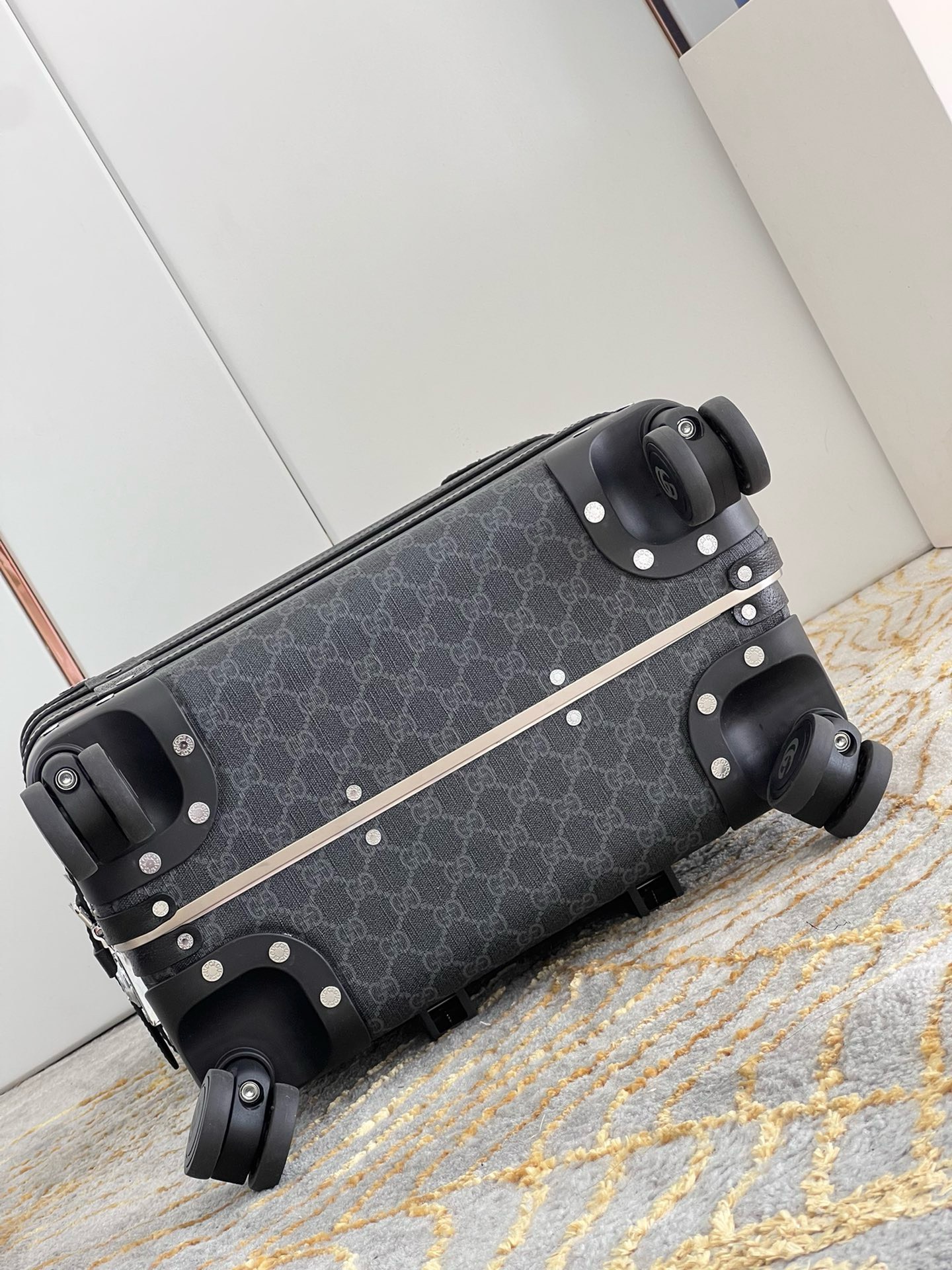 Bagsaaa Gvc*1 X Globe-Trotter GG Svp*me cabin case 