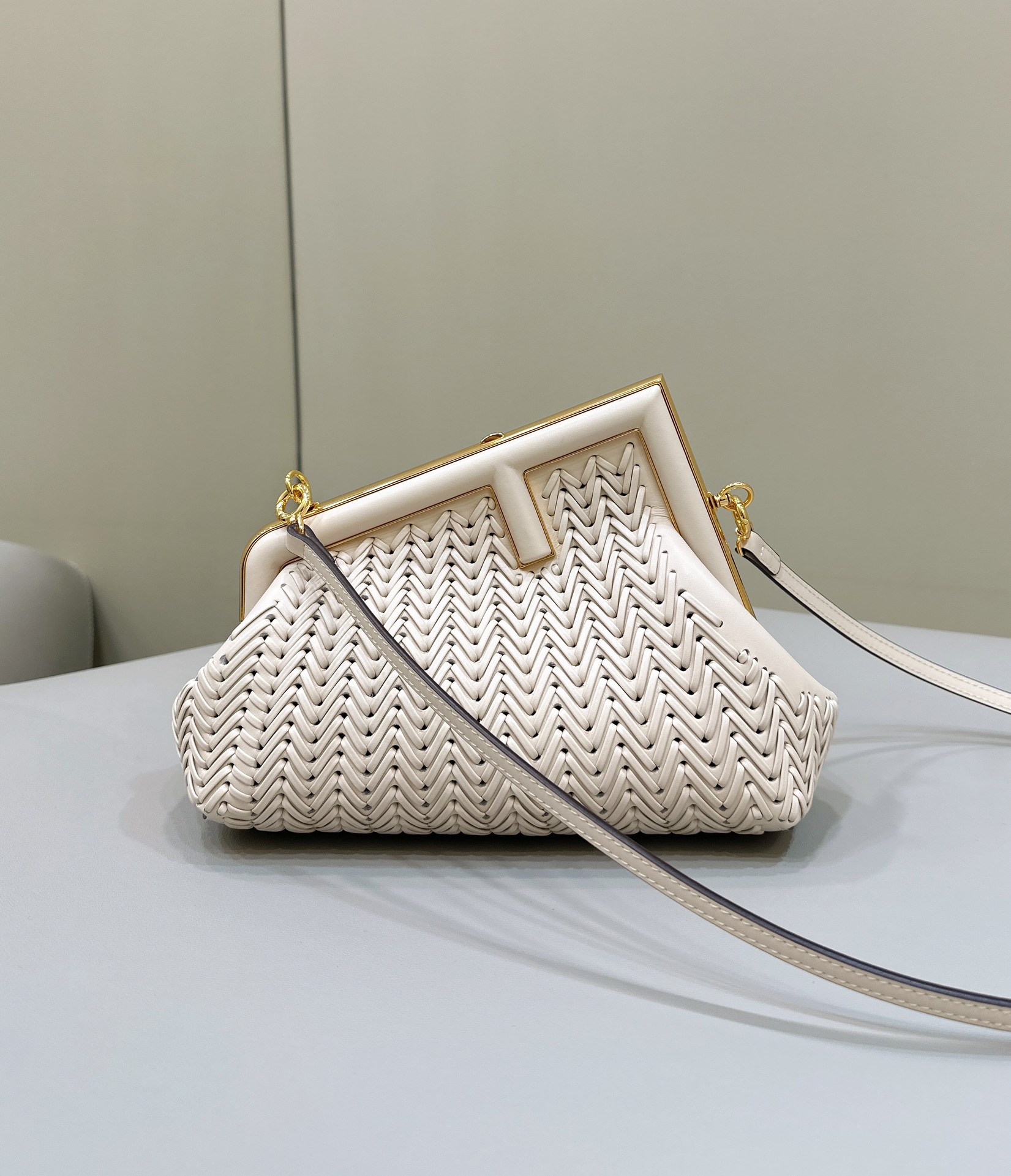 Bagsaaa F**di First Woven - 26*9.5*18cm