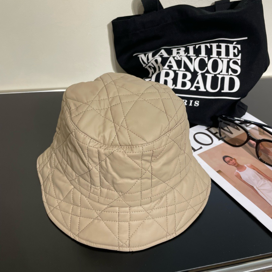 Bagsaaa D10r Bucket Leather Beige Hat 