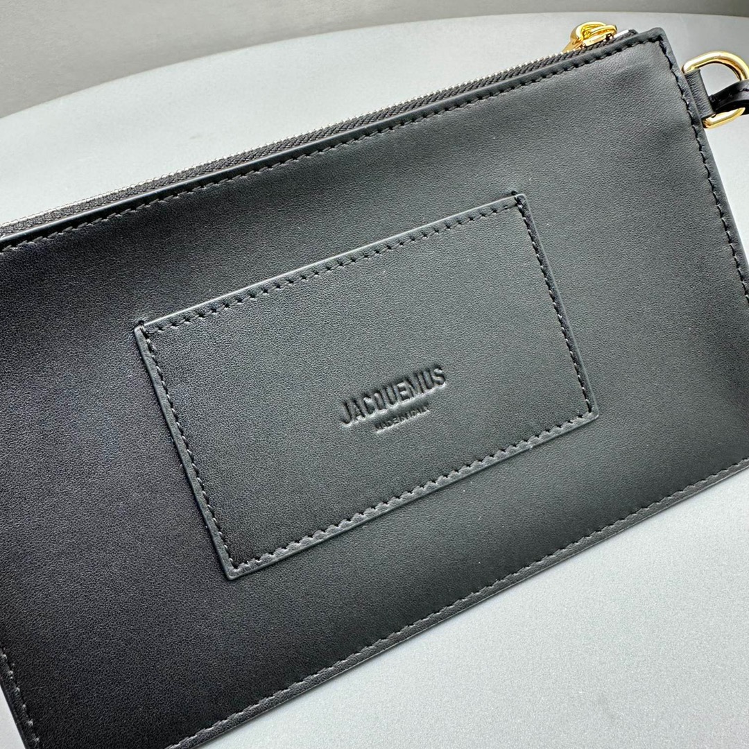 Bagsaaa Jacquemus Le Regalo Buckled Bucket Bag In Black - 20*22*10CM