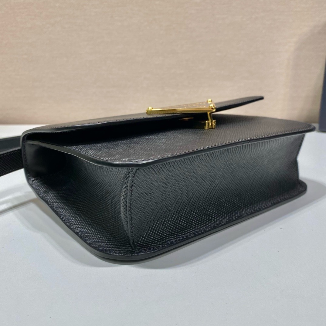 Bagsaaa Pra*a Embleme Saffiano shoulder bag in black - 22x15x6cm