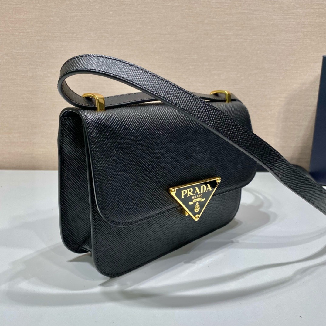 Bagsaaa Pra*a Embleme Saffiano shoulder bag in black - 22x15x6cm