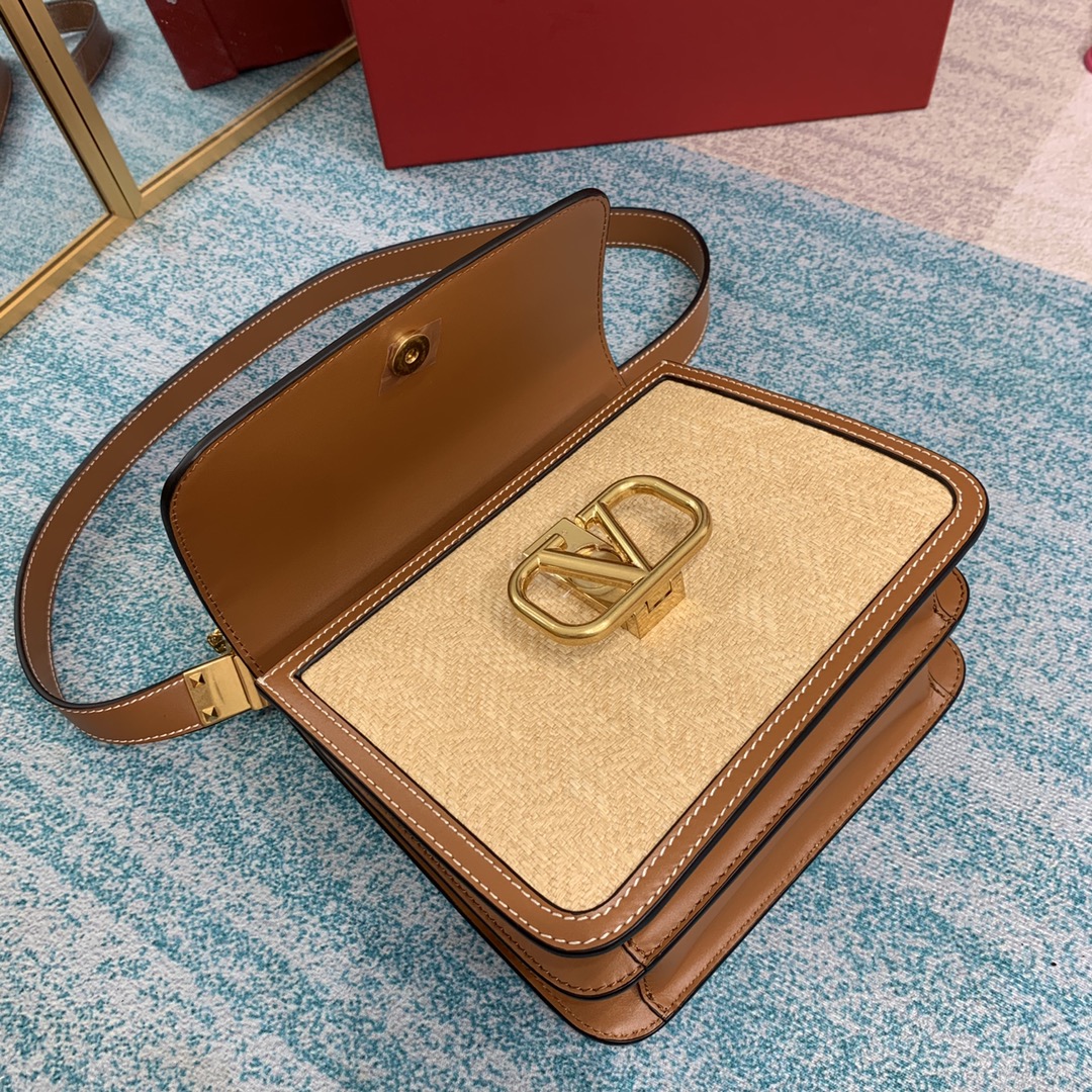 Bagsaaa Va1e*ntin0 Vlogo Shoulder Bag In Straw - 22*18*13 cm
