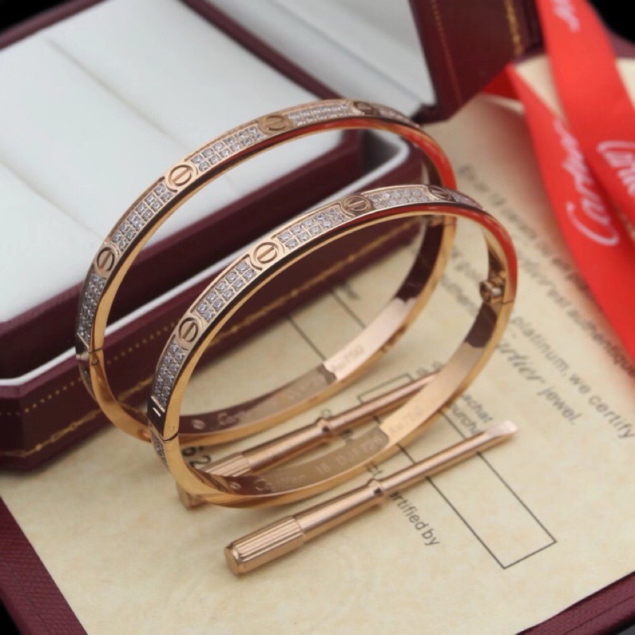 Bagsaaa Ca*t1er Love, D1am0nd Bracelet