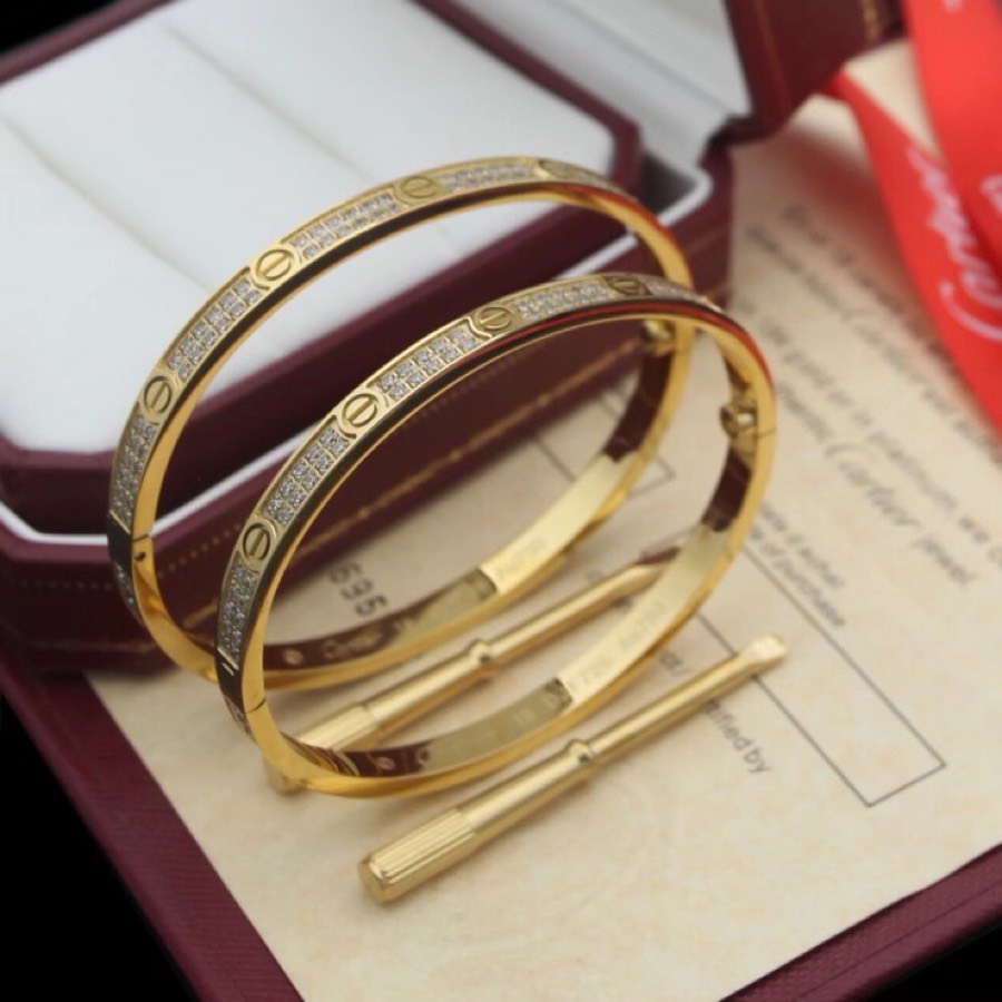 Bagsaaa Ca*t1er Love, D1am0nd Bracelet