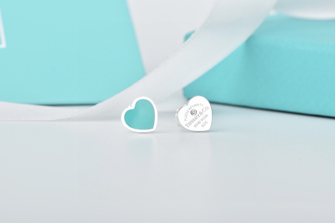 Bagsaaa T*f*ny&CoEnamelHeart Earrings 