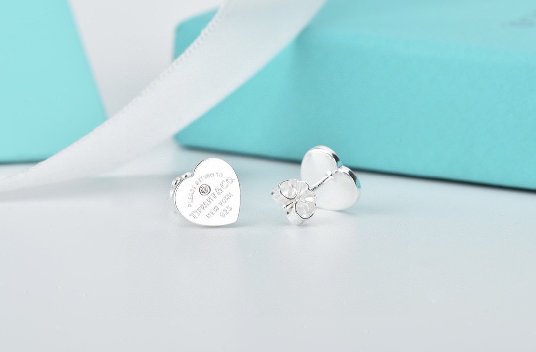 Bagsaaa T*f*ny&CoEnamelHeart Earrings 