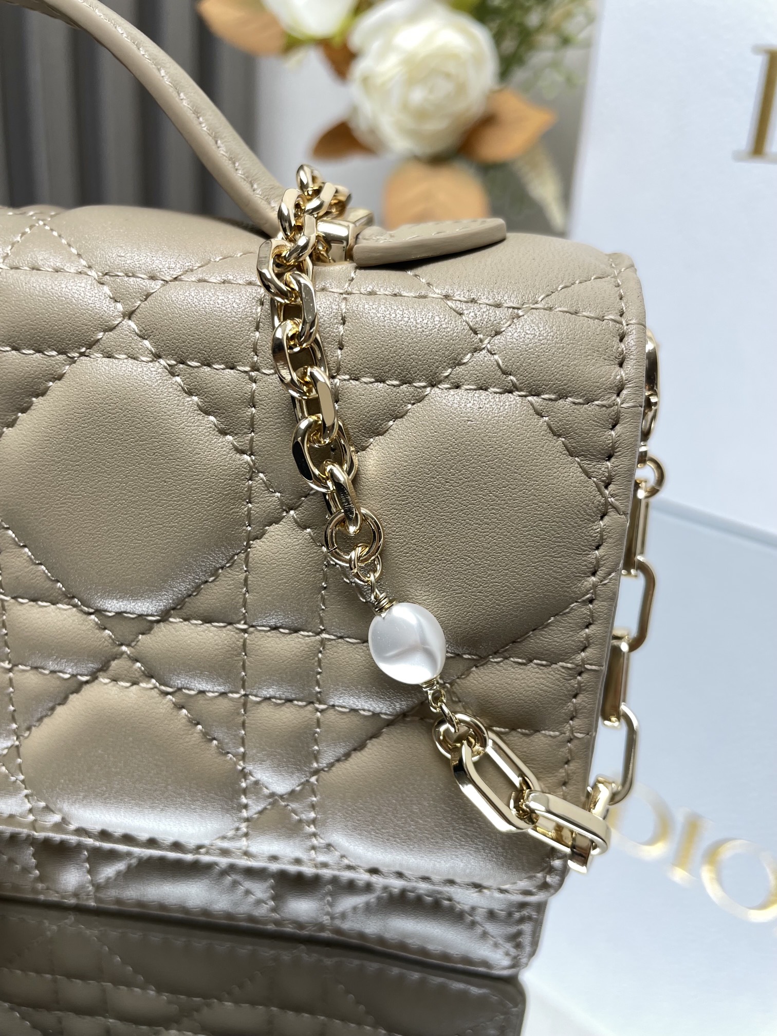 Bagsaaa Miss D10r Bag In Beige - 21x11.5x4.5cm