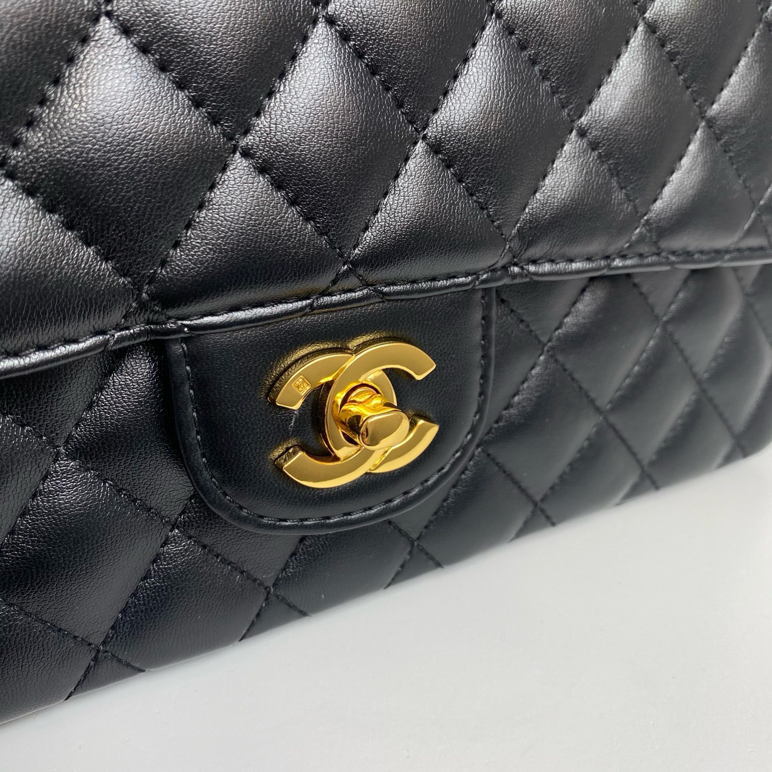 Bagsaaa Ch**el Top Handle Soft Leather Black Medium size - 25cm