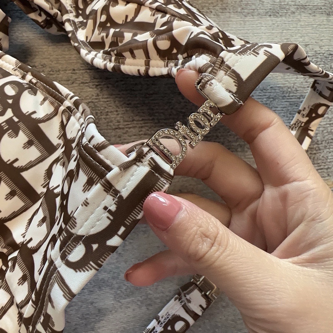 Bagsaaa D10r Two-piece swimsuit brown Oblique 