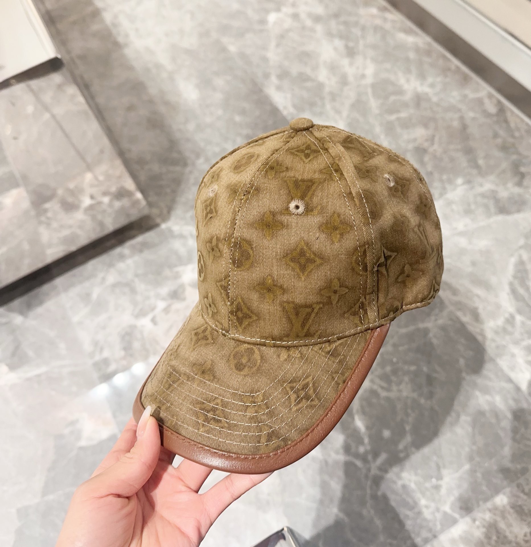 Bagsaaa L0vis Vvtt0n Brown Cap