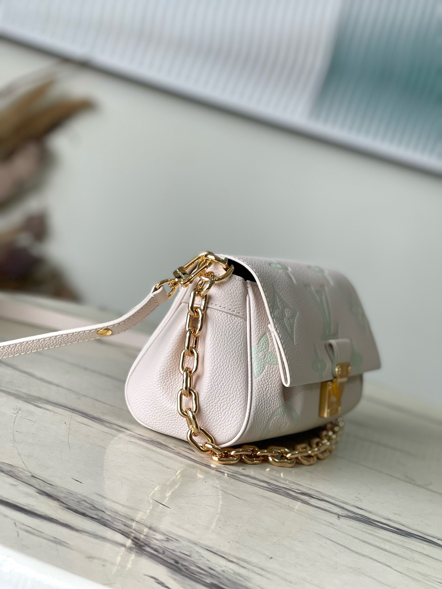Bagsaaa L0vis Vvtt0n Favorite Empreinte Leather Bag Ivory & Blue 