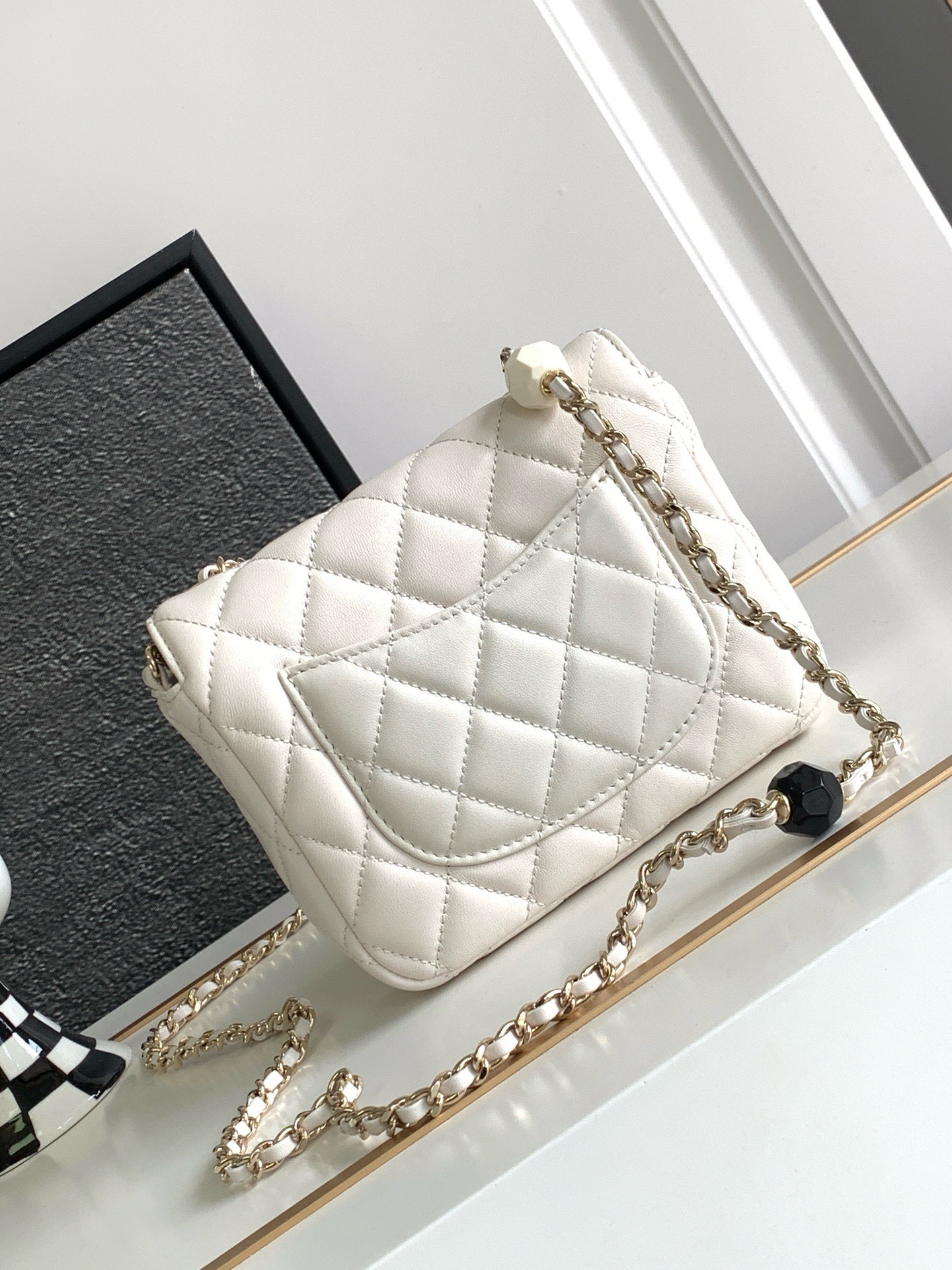 Bagsaaa Ch**el 23K White Bag With Heart Chain - 16x12.5x4.5cm