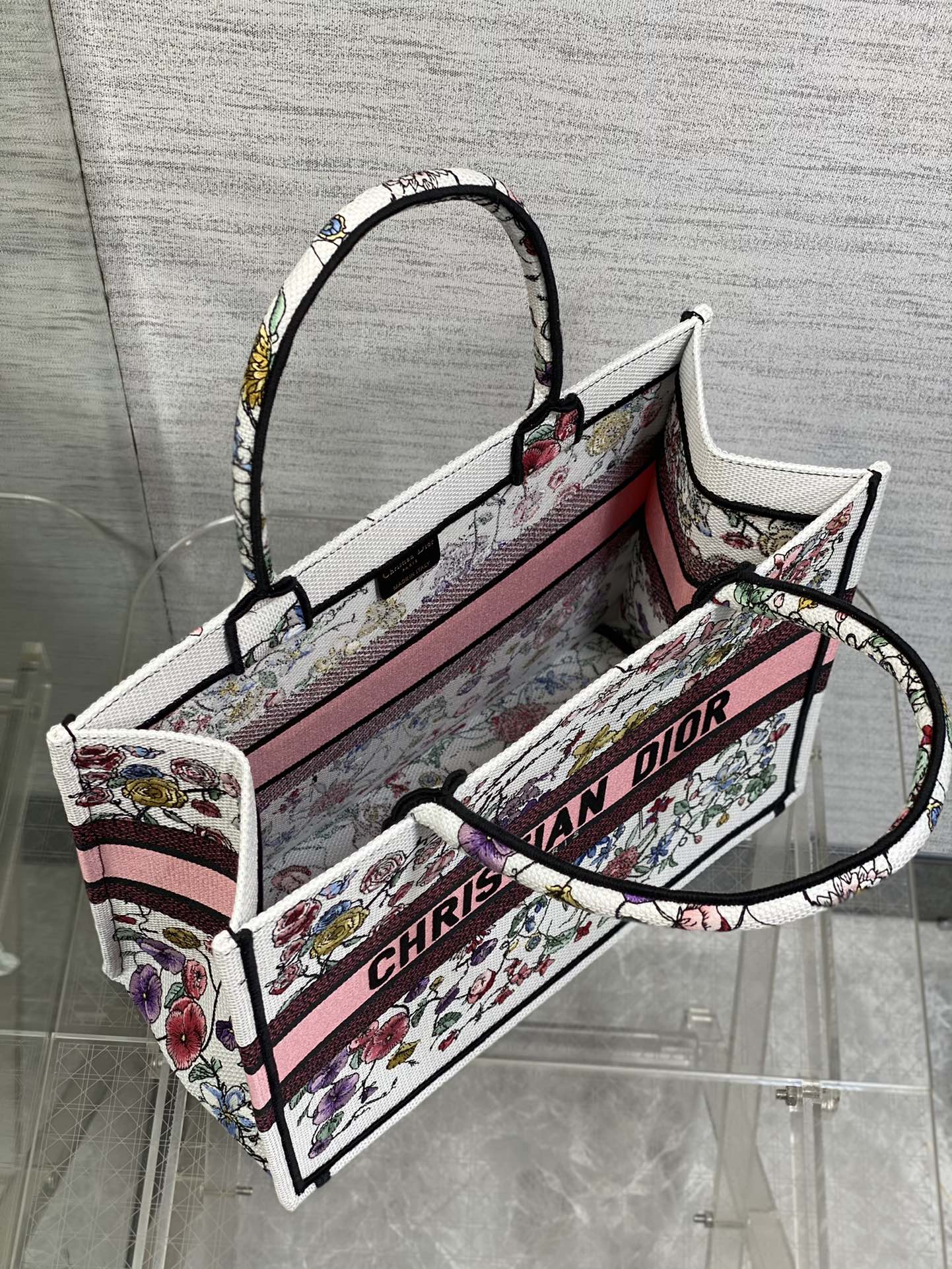 Bagsaaa D10r Medium Book Tote White Multicolor Florilegio Embroidery 36cm