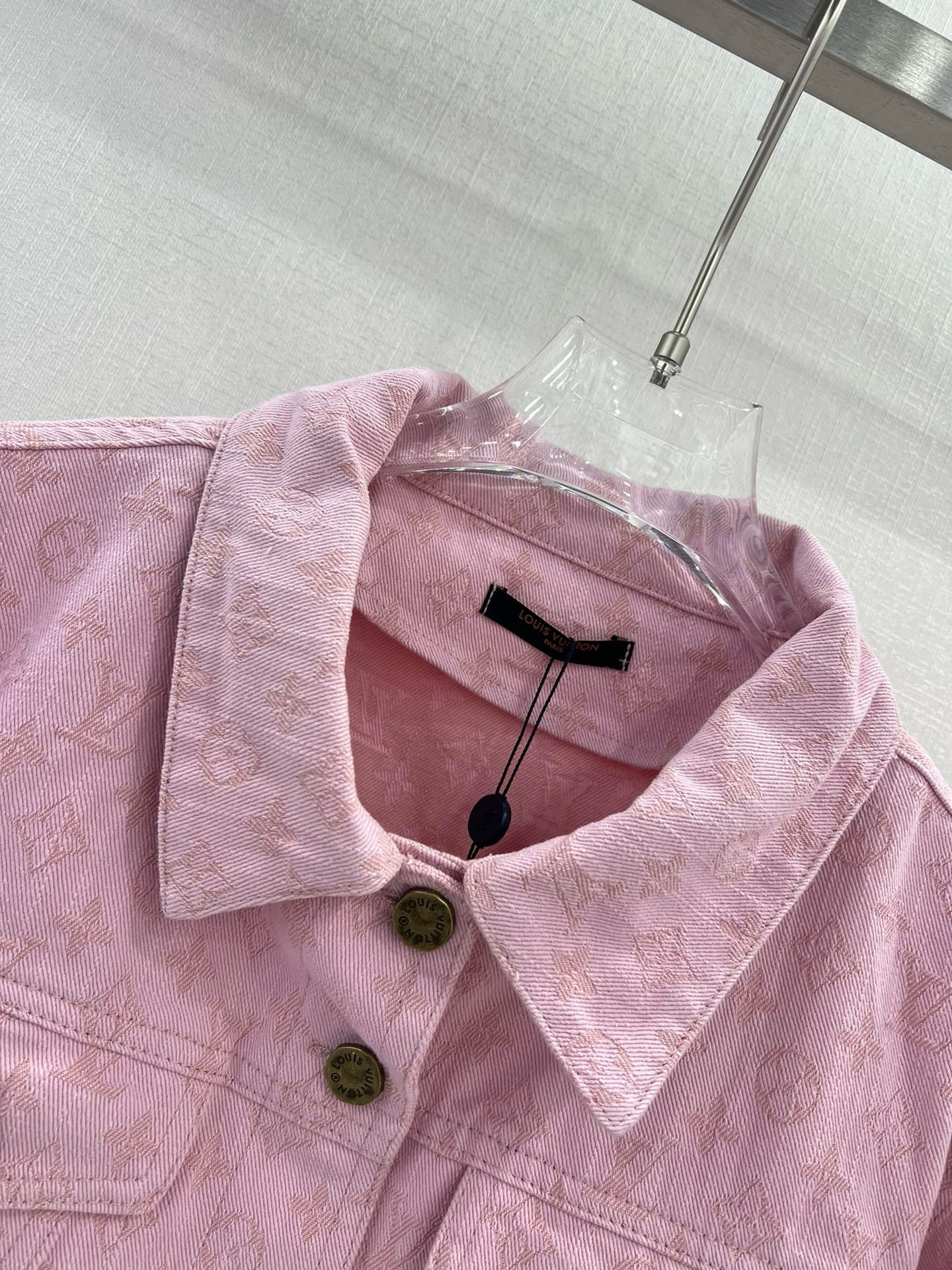Bagsaaa L0vis Vvtt0n Denim Jacket In Monogram Pink
