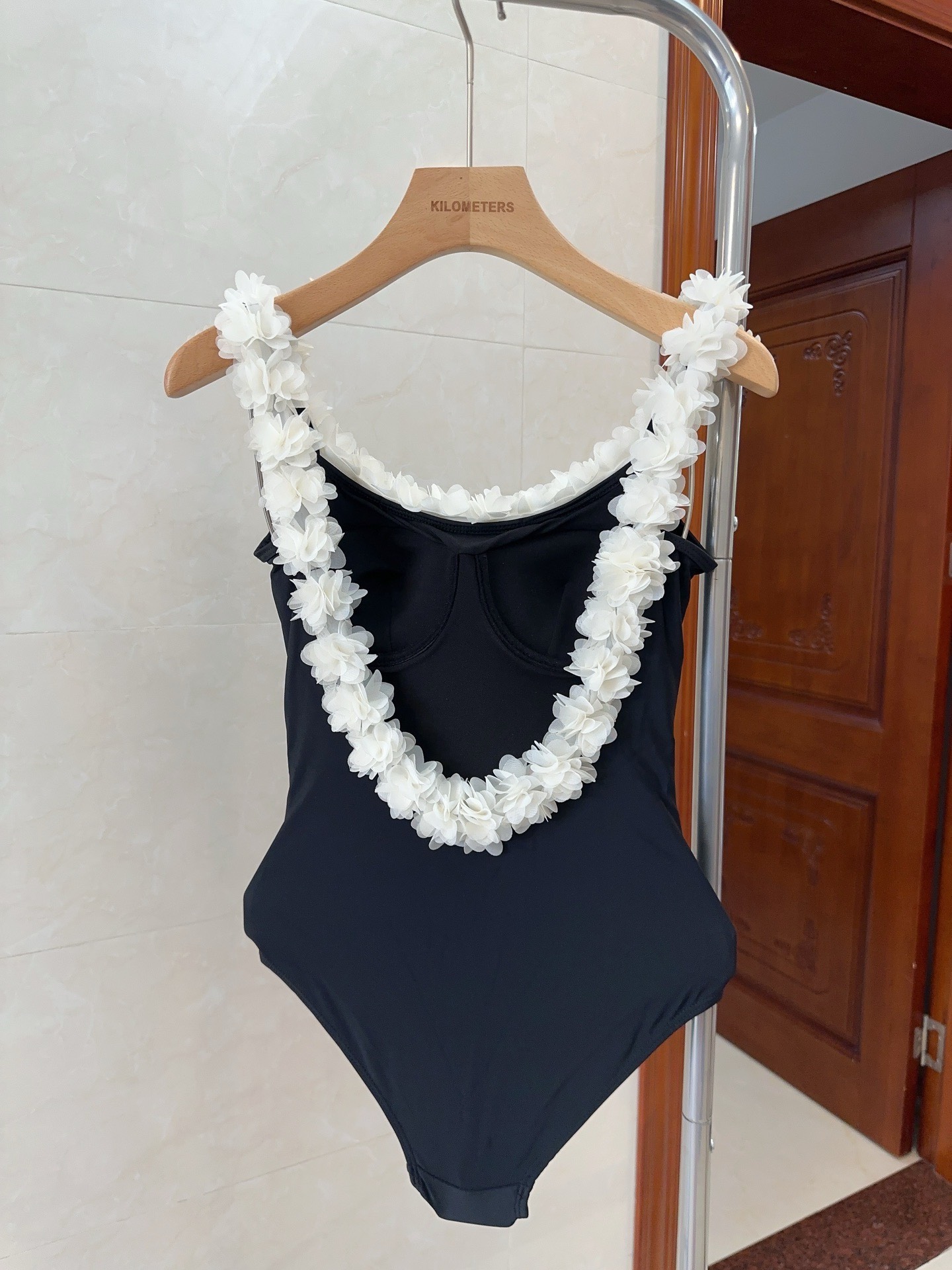 Bagsaaa Ch**el One Piece Black 02