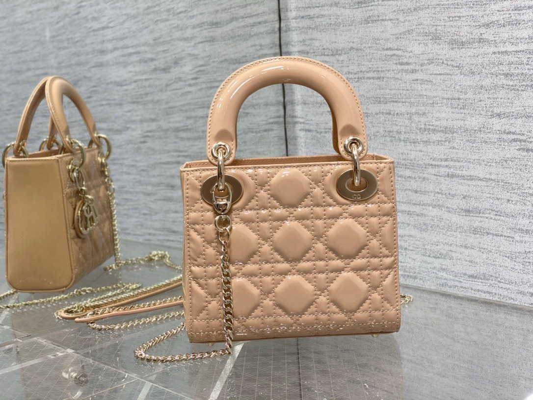 Bagsaaa D10r Mini Lady Bag Beige Patent Cannage Calfskin 17cm