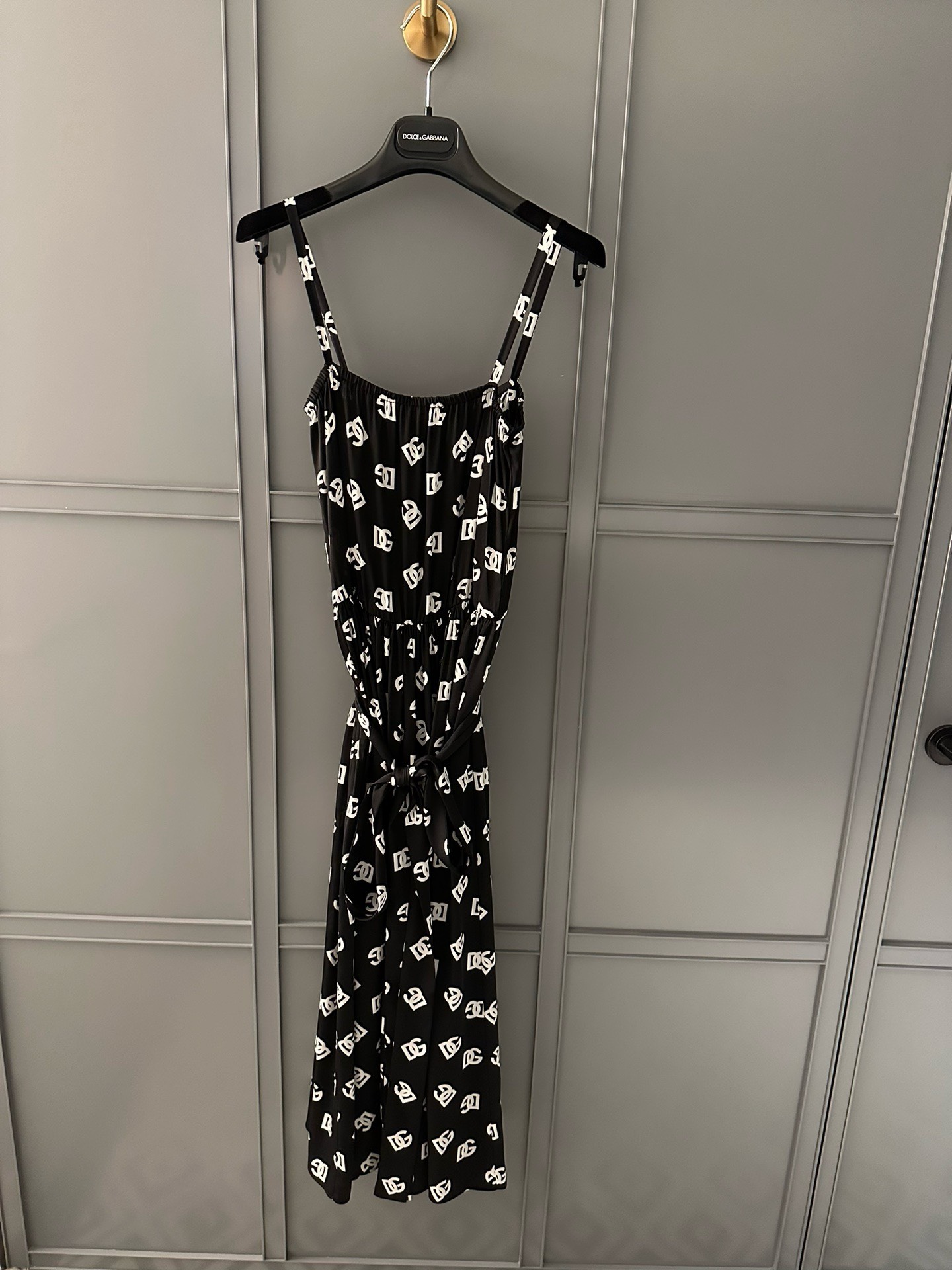 BAGSAAA DOLCE&GABBANA BLACK SILK MIDI DRESS WITH LOGO MONOGRAM PRINT
