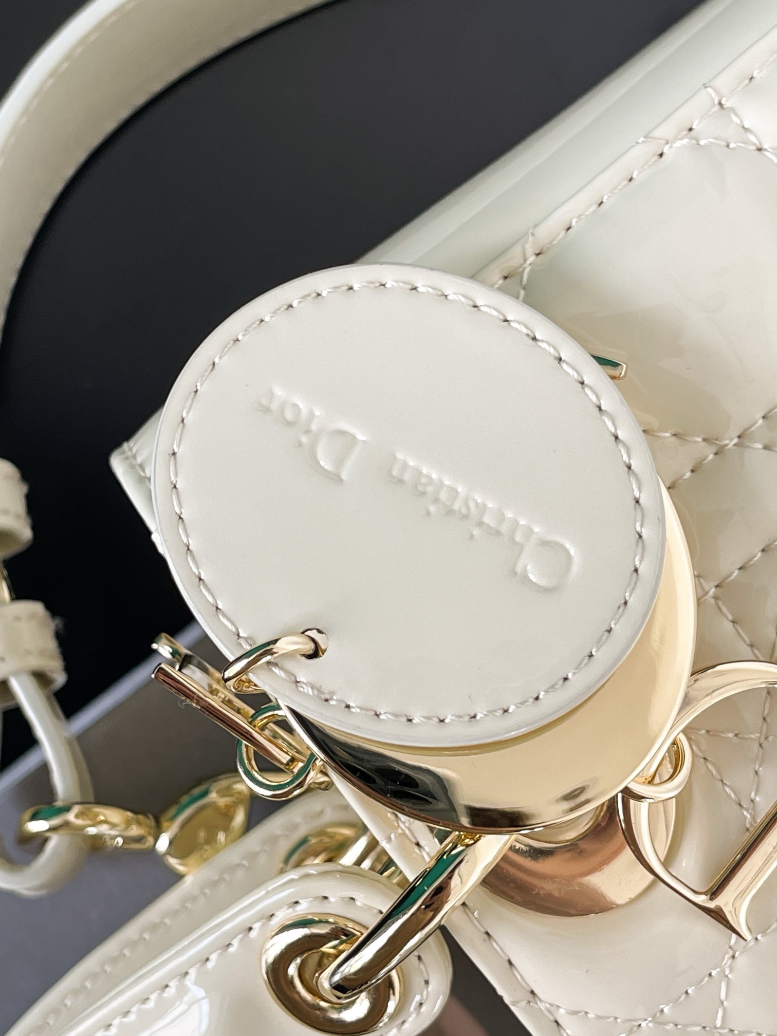 Bagsaaa D10r Small Lady Bag White Patent Cannage Calfskin 20cm