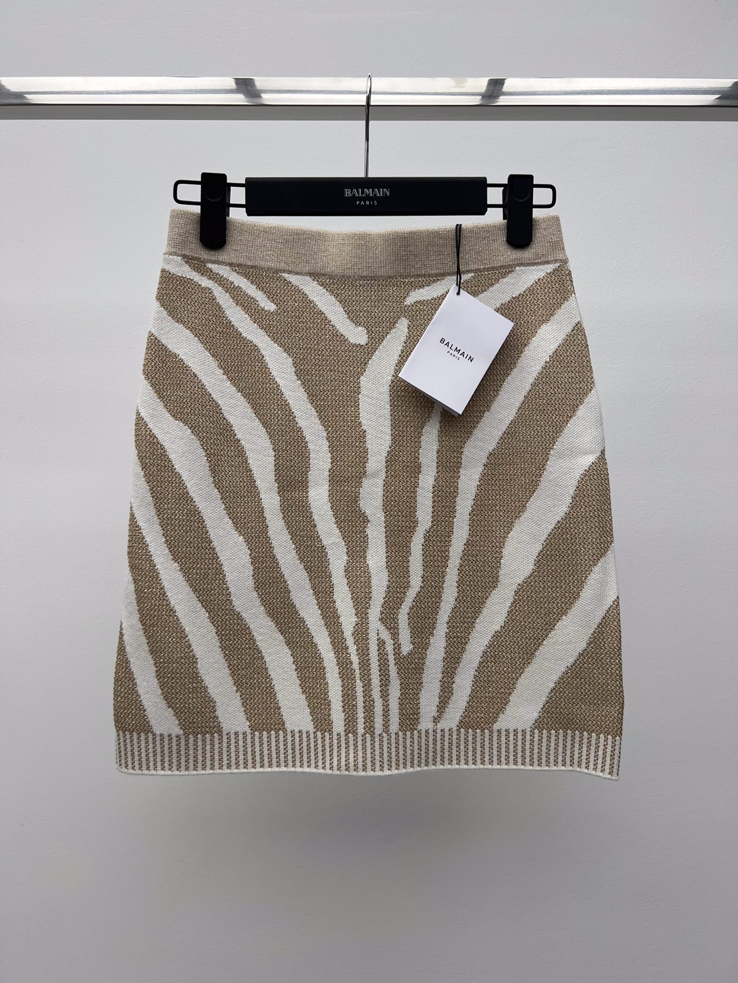 Basgaaa Balmain Button-embellished Metallic Ribbed-knit Beige Set