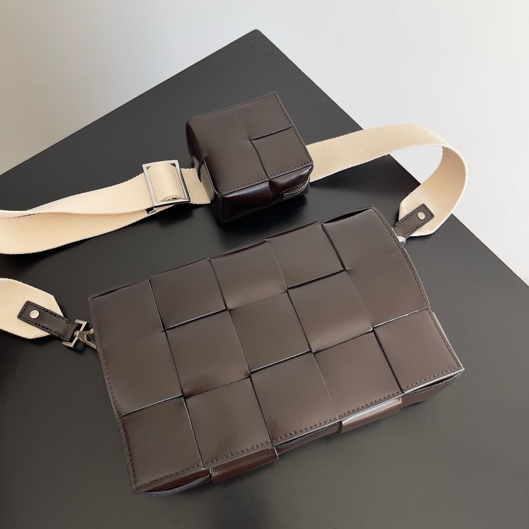 Bagsaaa B0tt*ga Ven*ta Intrecciato-weave leather cross-body bag brown - 26x16x6.5cm