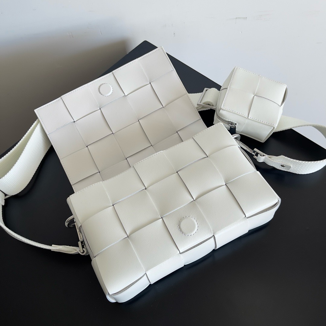 Bagsaaa B0tt*ga Ven*ta Intrecciato-weave leather cross-body bag White - 26x16x6.5cm