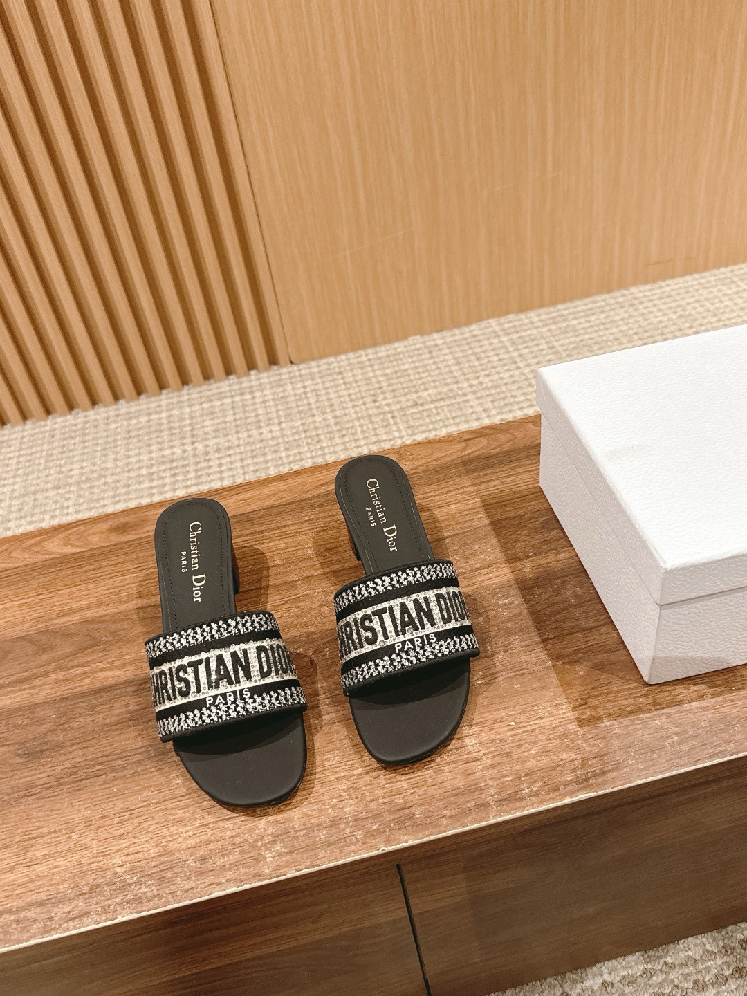 Bagsaaa D10r Dway Sandals 