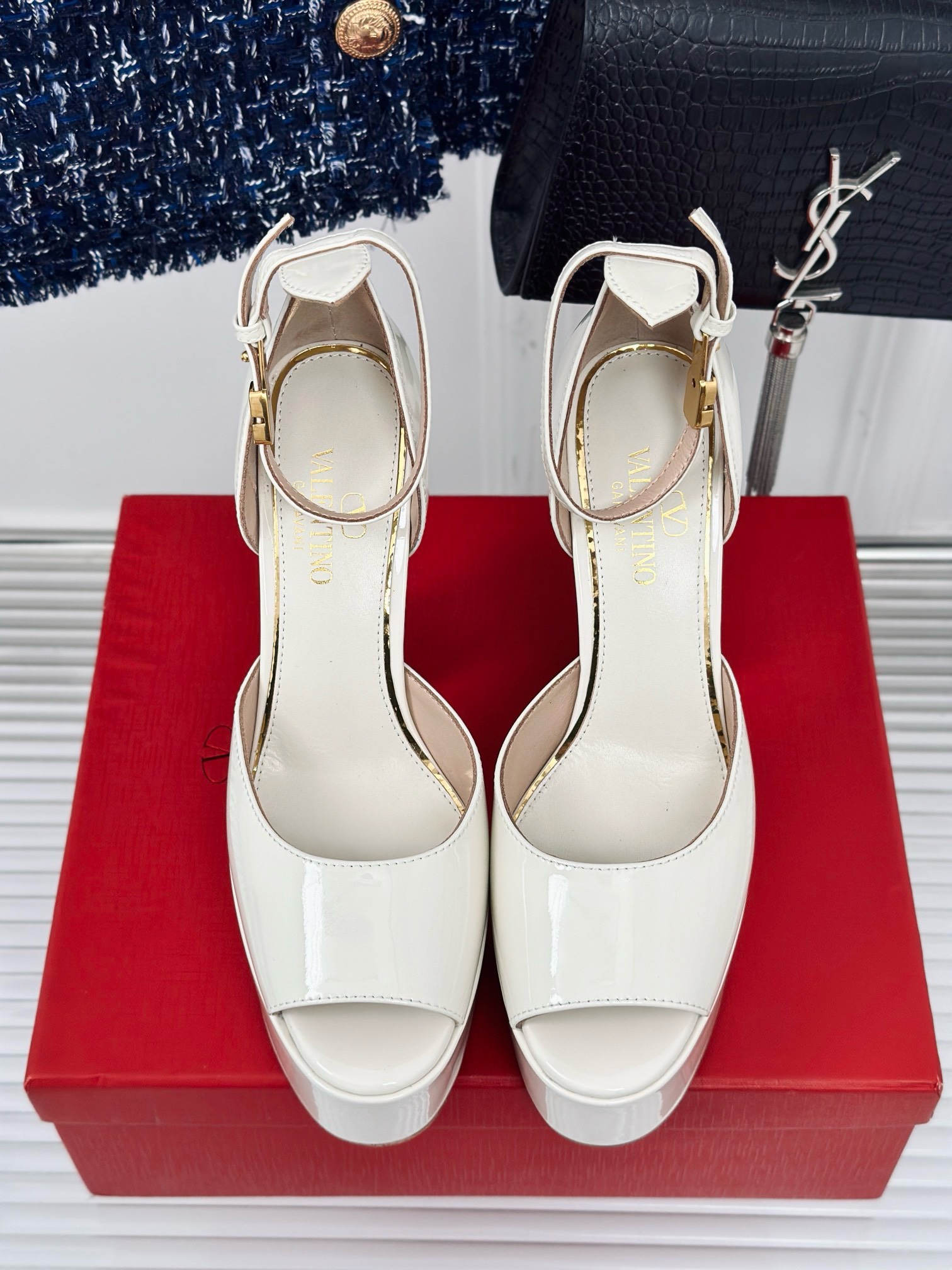 Bagsaaa Va1e*ntin0 Patent Leather White Heels