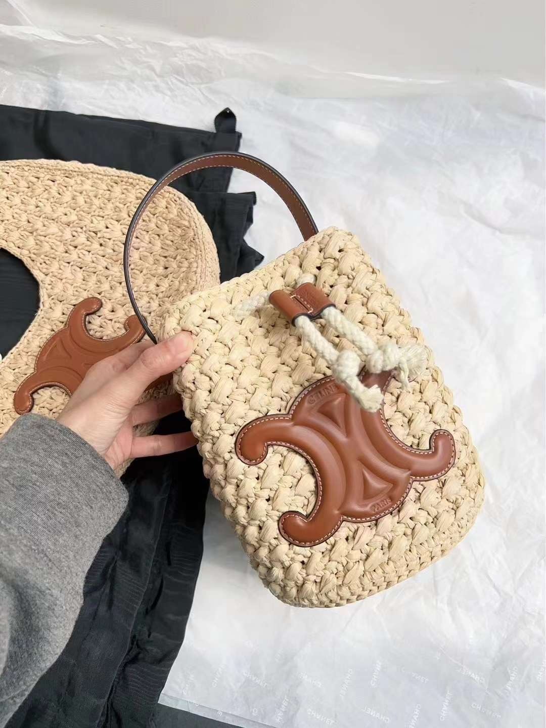 Bagsaaa Ce1i*e Teen Drawstring In Raffia And Calfskin