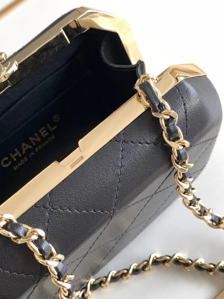 Bagsaaa Ch**el Evening Bag Lambskin & Gold-Tone Metal Black AS4075 - 11 x 14 x 5 CM