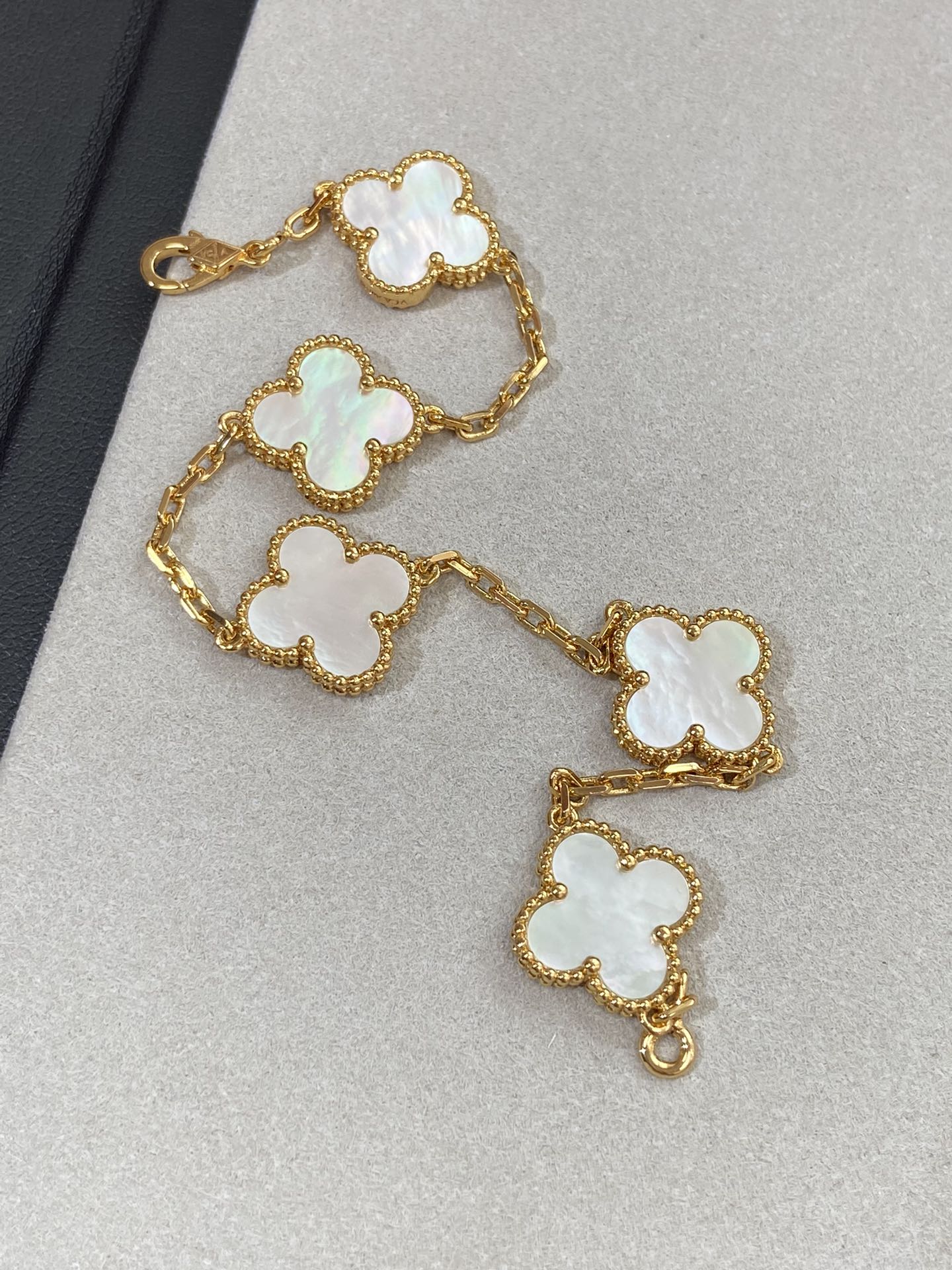 Bagsaaa V*n Cl**f & Arpel Vintage Alhambra Bracelet 5 Motifs Gold & White