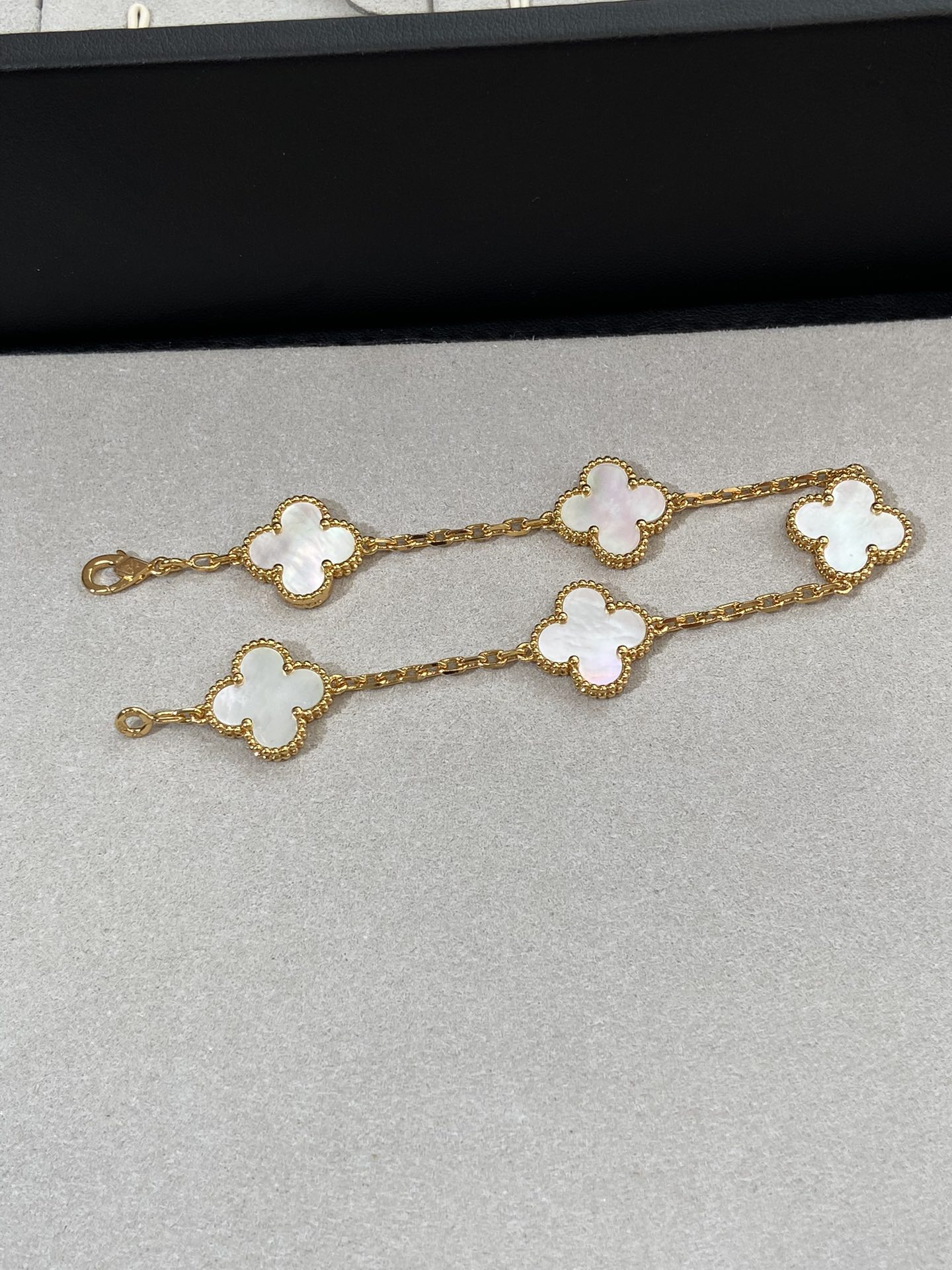 Bagsaaa V*n Cl**f & Arpel Vintage Alhambra Bracelet 5 Motifs Gold & White