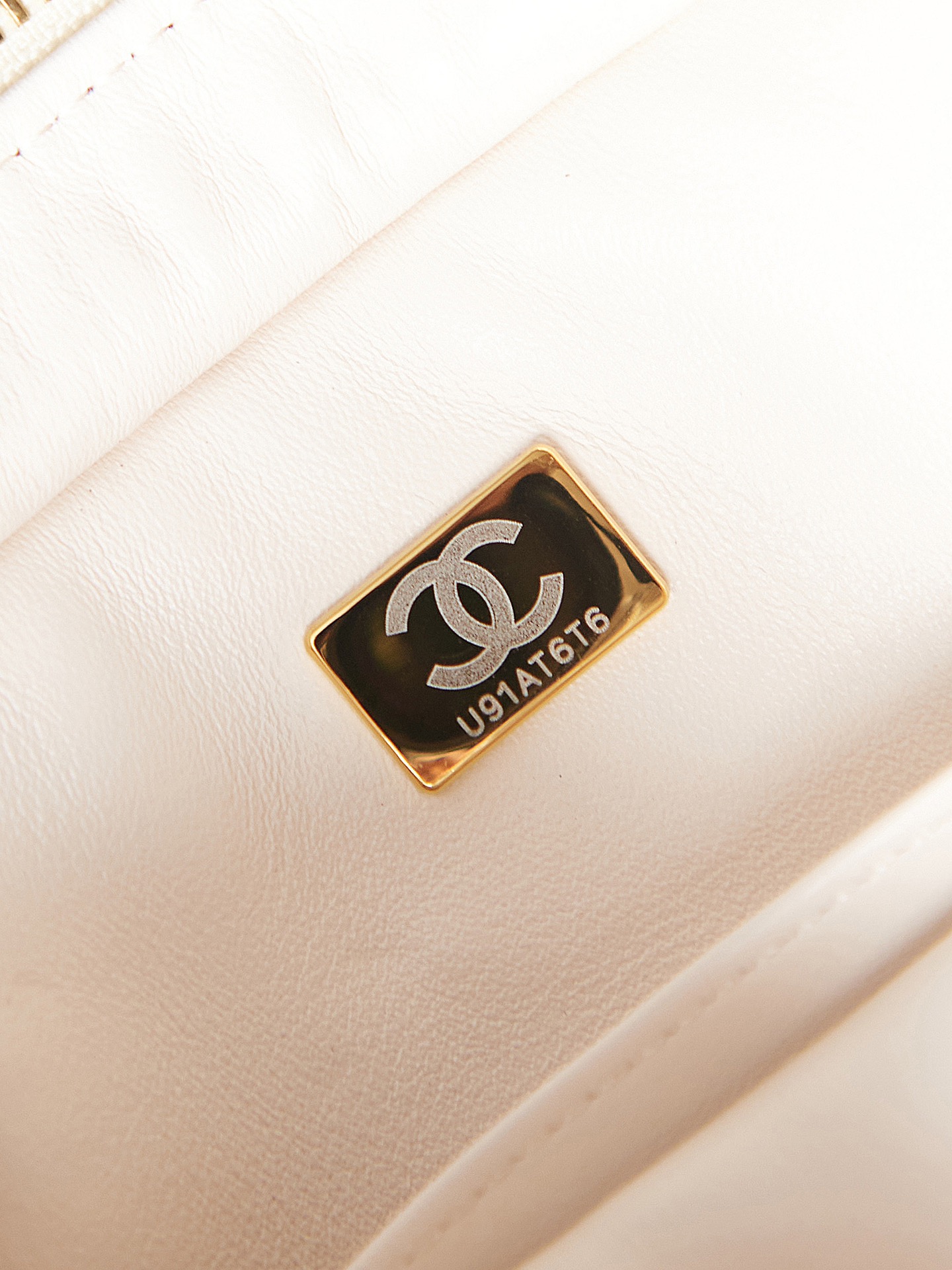 Bagsaaa Ch**el Small Camera Bag AS3768 White - 20.5x13.5x7 cm