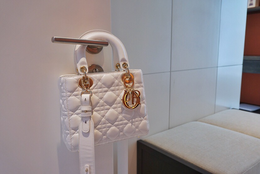 D10r Lady Lambskin White Handbag with Gold Hardware 20CM