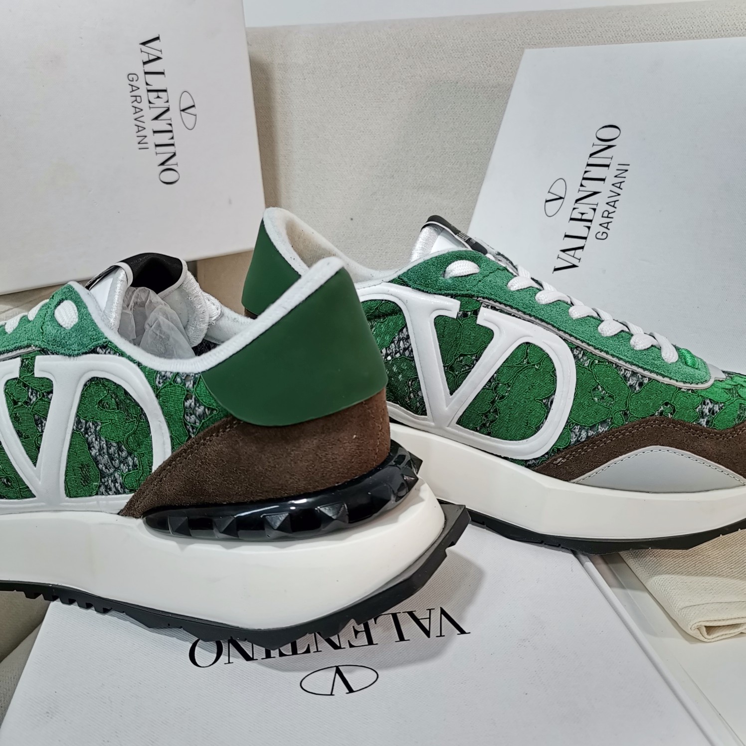 Bagsaaa Va1e*ntin0 Green Sneakers