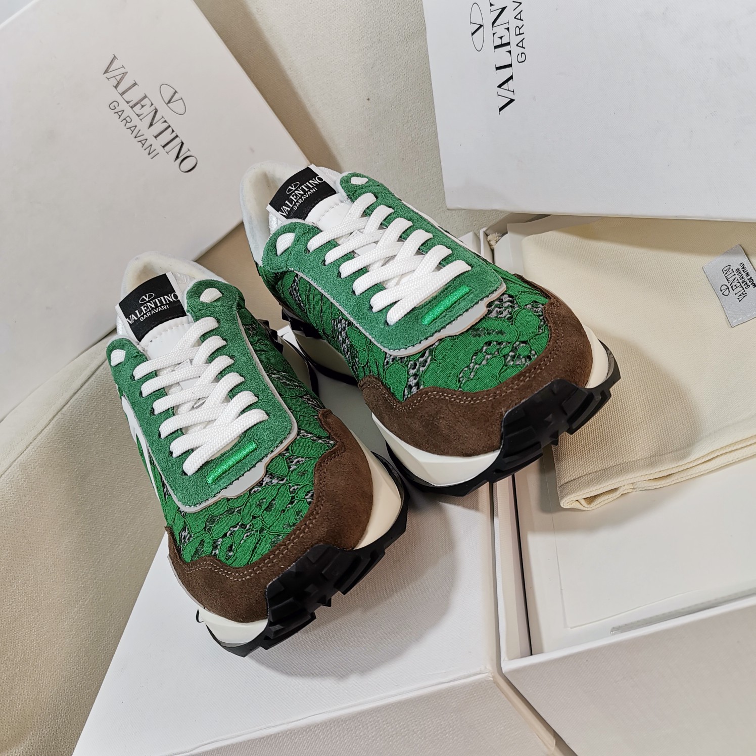 Bagsaaa Va1e*ntin0 Green Sneakers