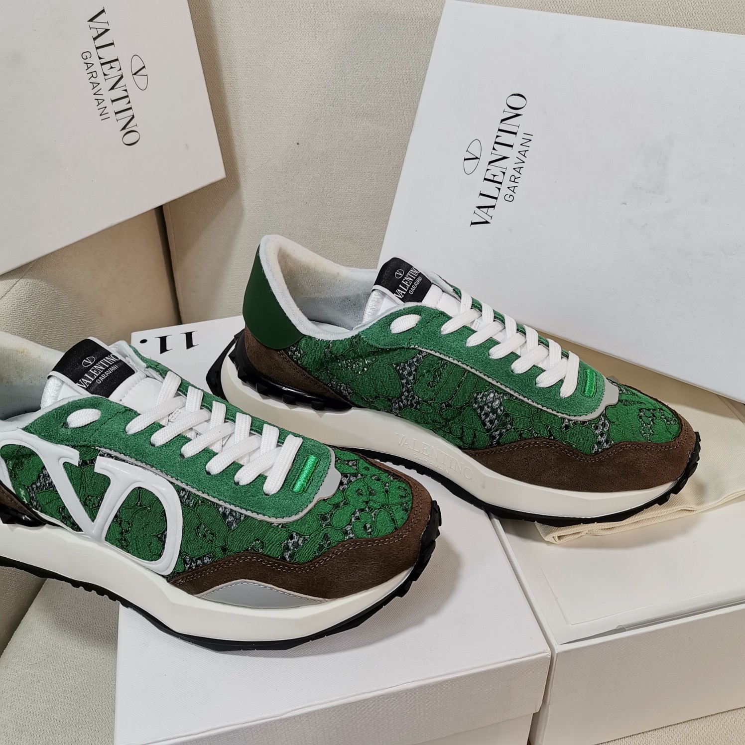 Bagsaaa Va1e*ntin0 Green Sneakers