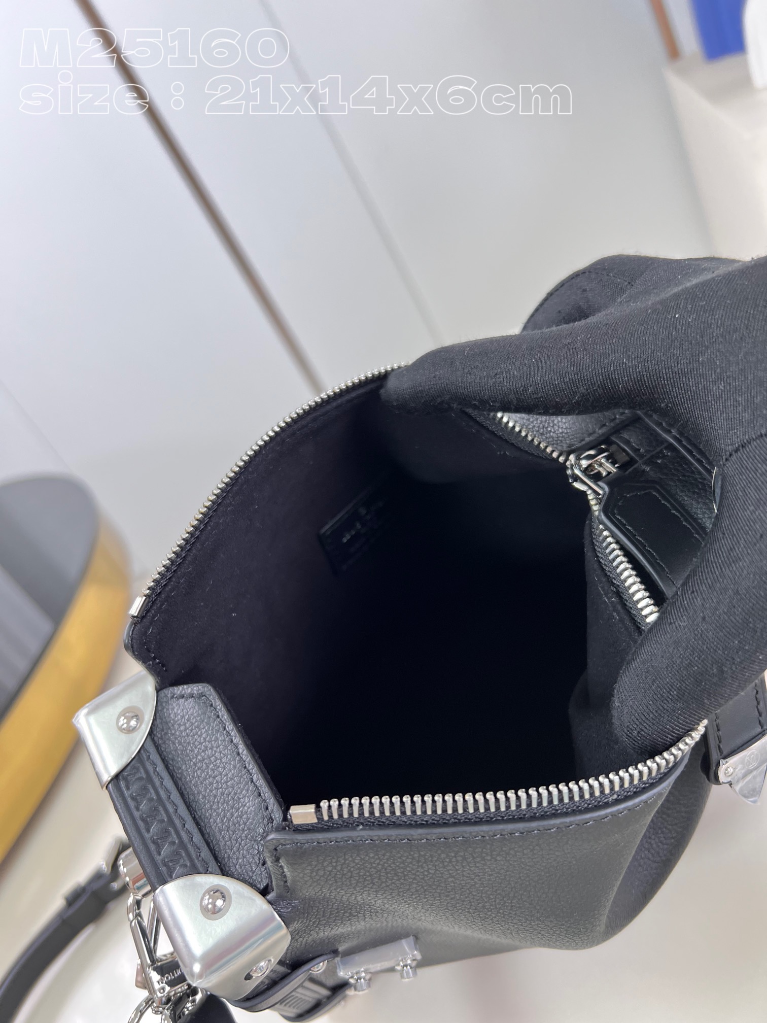 Bagsaaa L0vis Vvtt0n M25160 Side Trunk MM Bag Black - 21 x 14 x 6 cm