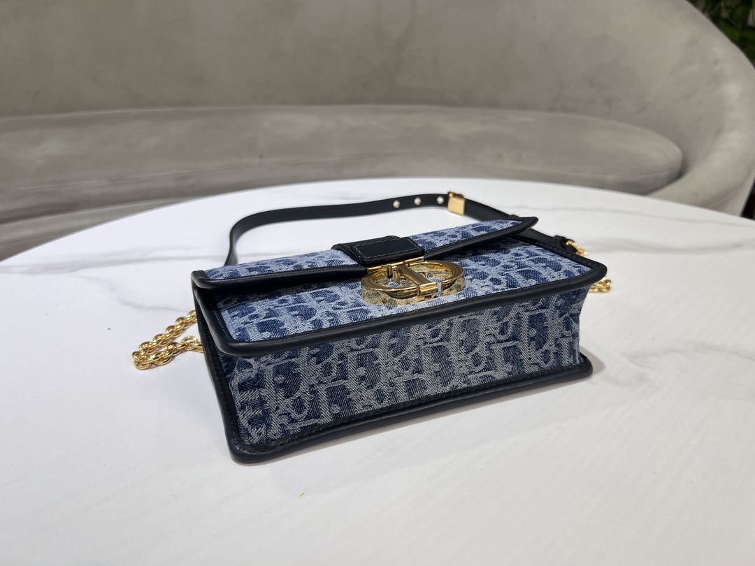 Bagsaaa D10r 30 Montaigne East-West Bag with Chain Blue Denim D10r Oblique Jacquard - 21 x 12 x 6 cm