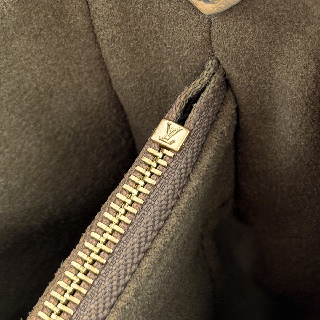 Bagsaaa L0vis Vvtt0n M24990 Low Key Shoulder Bag Cream - 26 x 18 x 7 cm