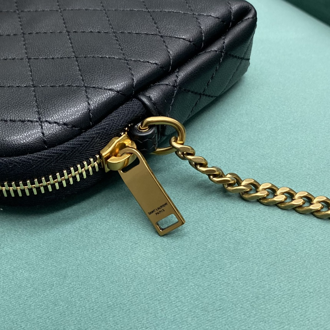 Bagsaaa Y51 Gaby Zipped Pouch In Quilted Lambskin 733667 Black - 18 X 13 X 3,5 CM