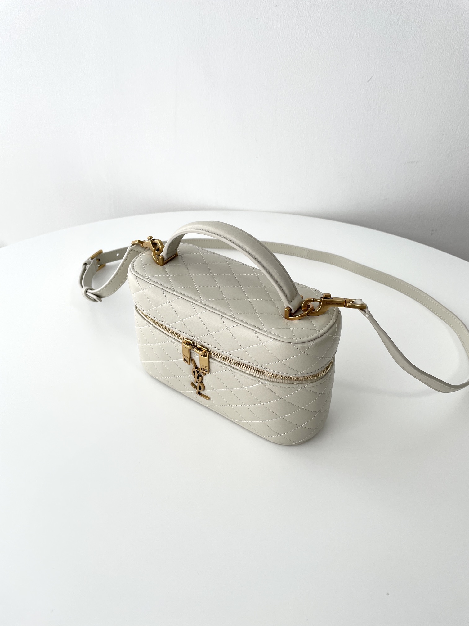 Bagsaaa Y51 Gaby Vanity Bag In Lambskin 766731 Cream - 18 X 11 X 6.5 CM