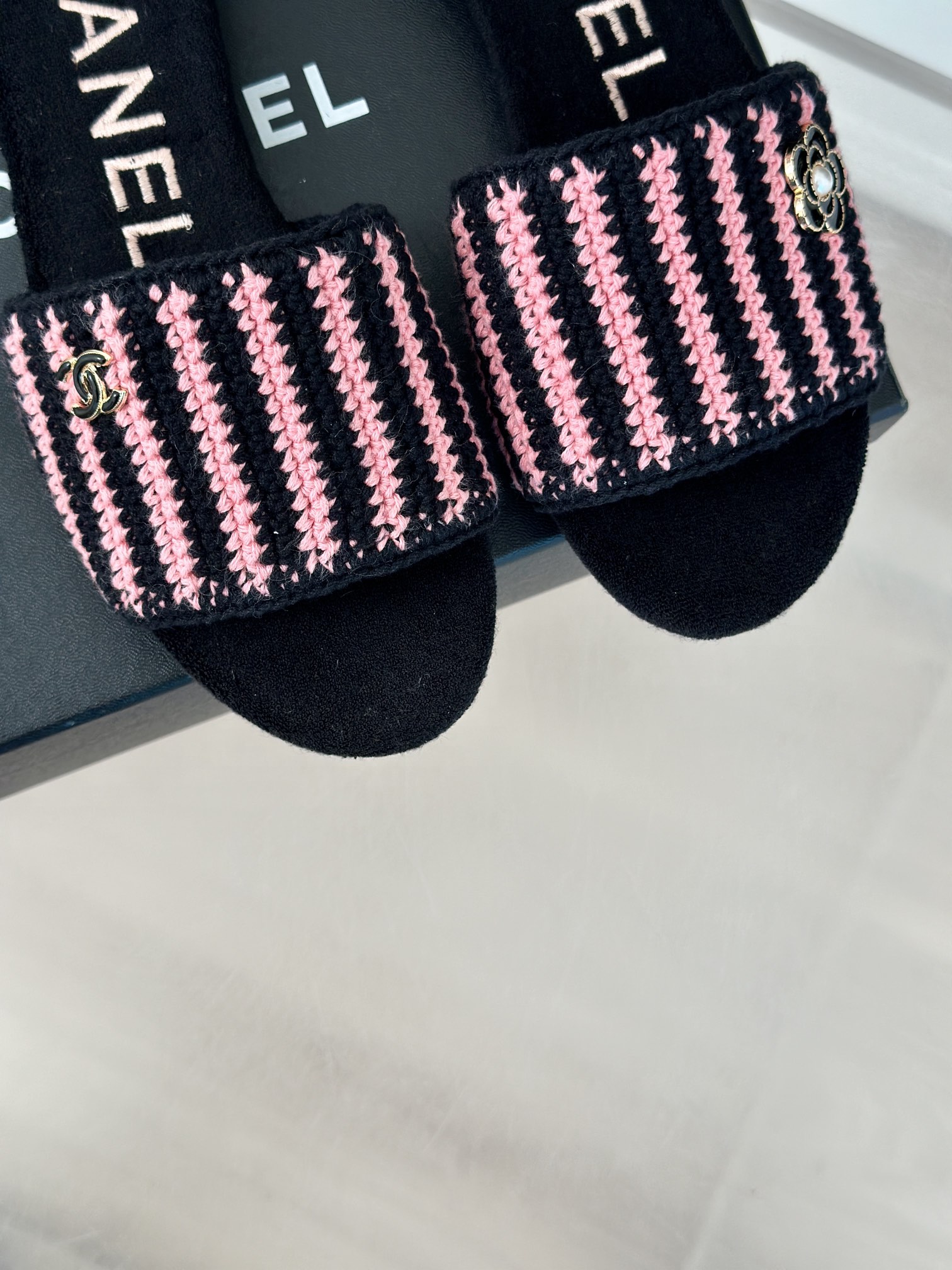 Bagsaaa Ch**el Mules Crochet Black & Pink G45597