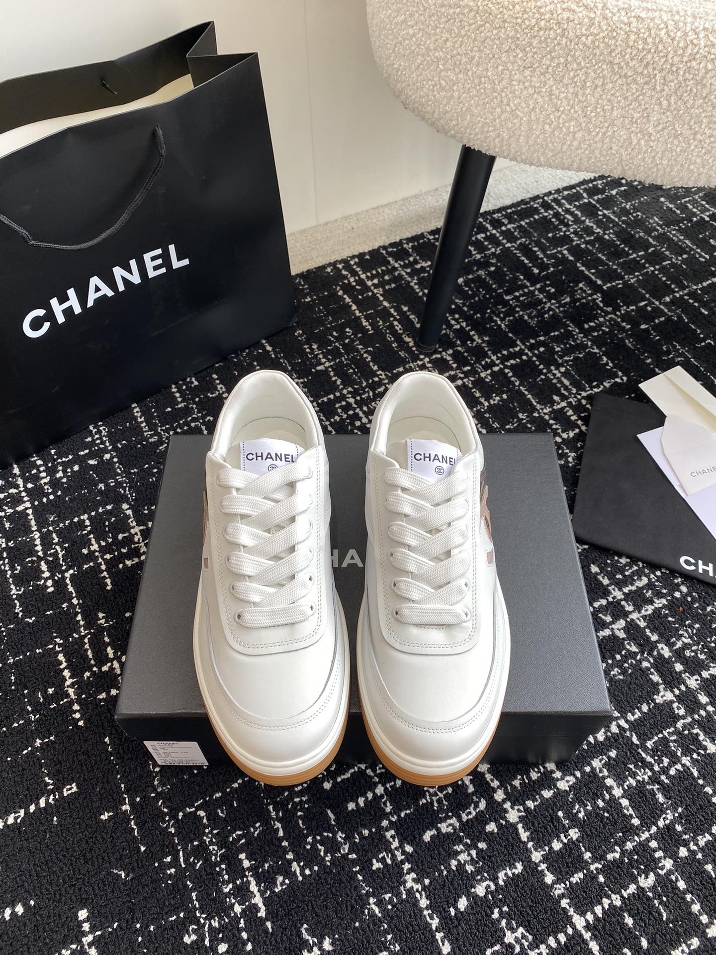 Bagsaaa Ch**el Sneakers G39978 White & Beige logo