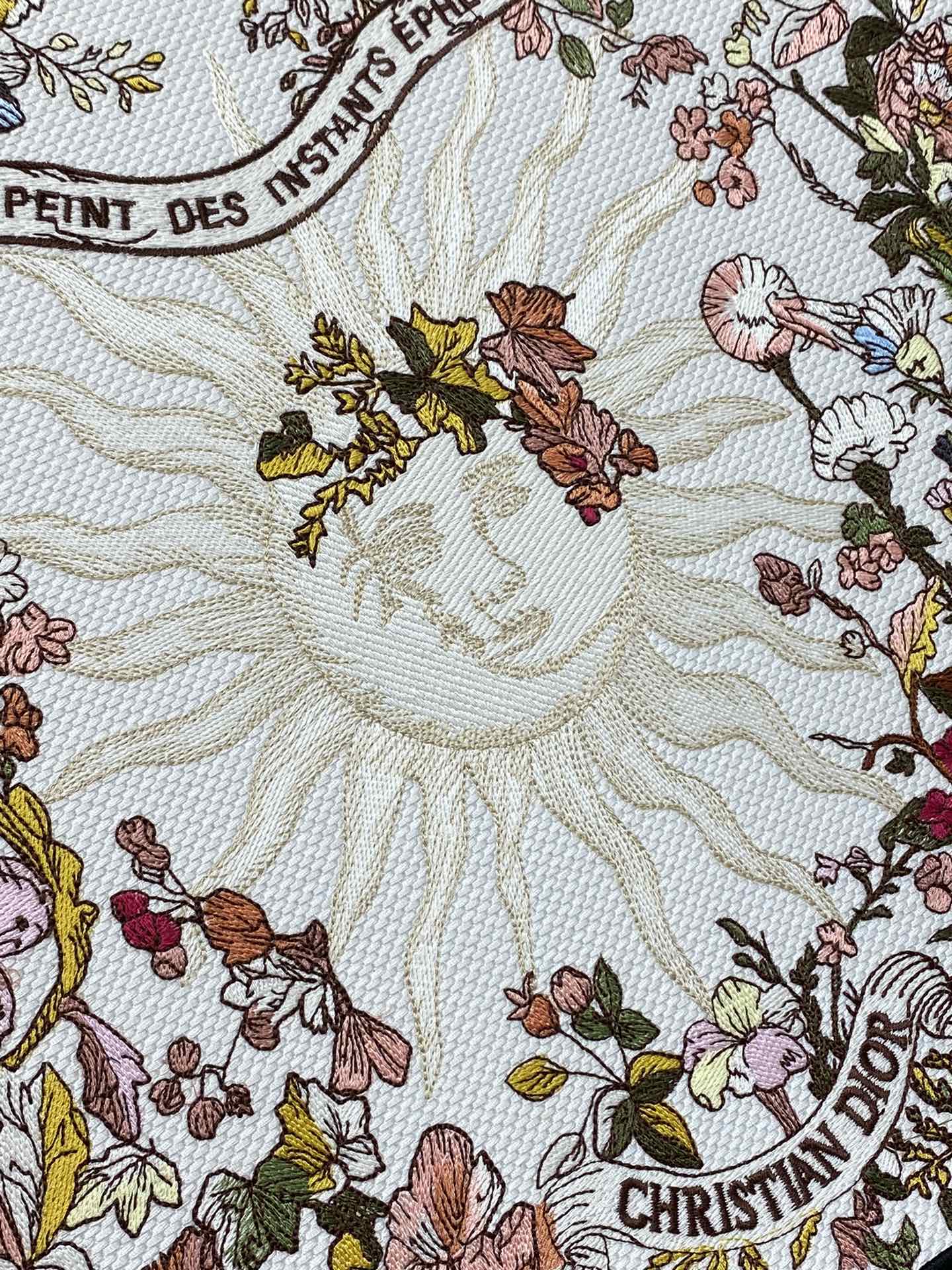 Bagsaaa Large D10r Book Tote Ecru Multicolor D10r 4 Saisons Automne Soleil Embroidery - 42 x 35 x 18.5 cm