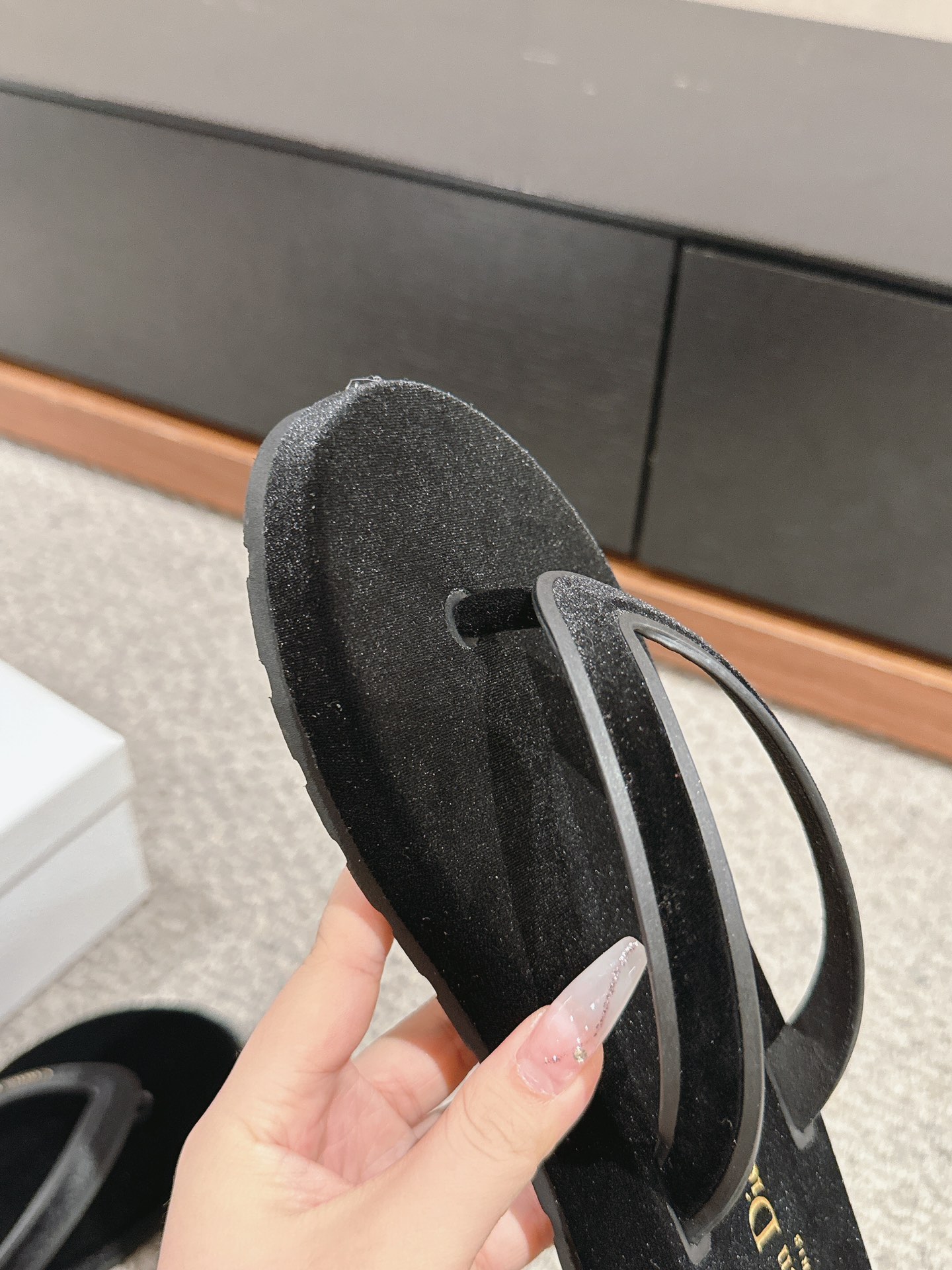 Bagsaaa D10rsea Thong Sandal Black Velvet