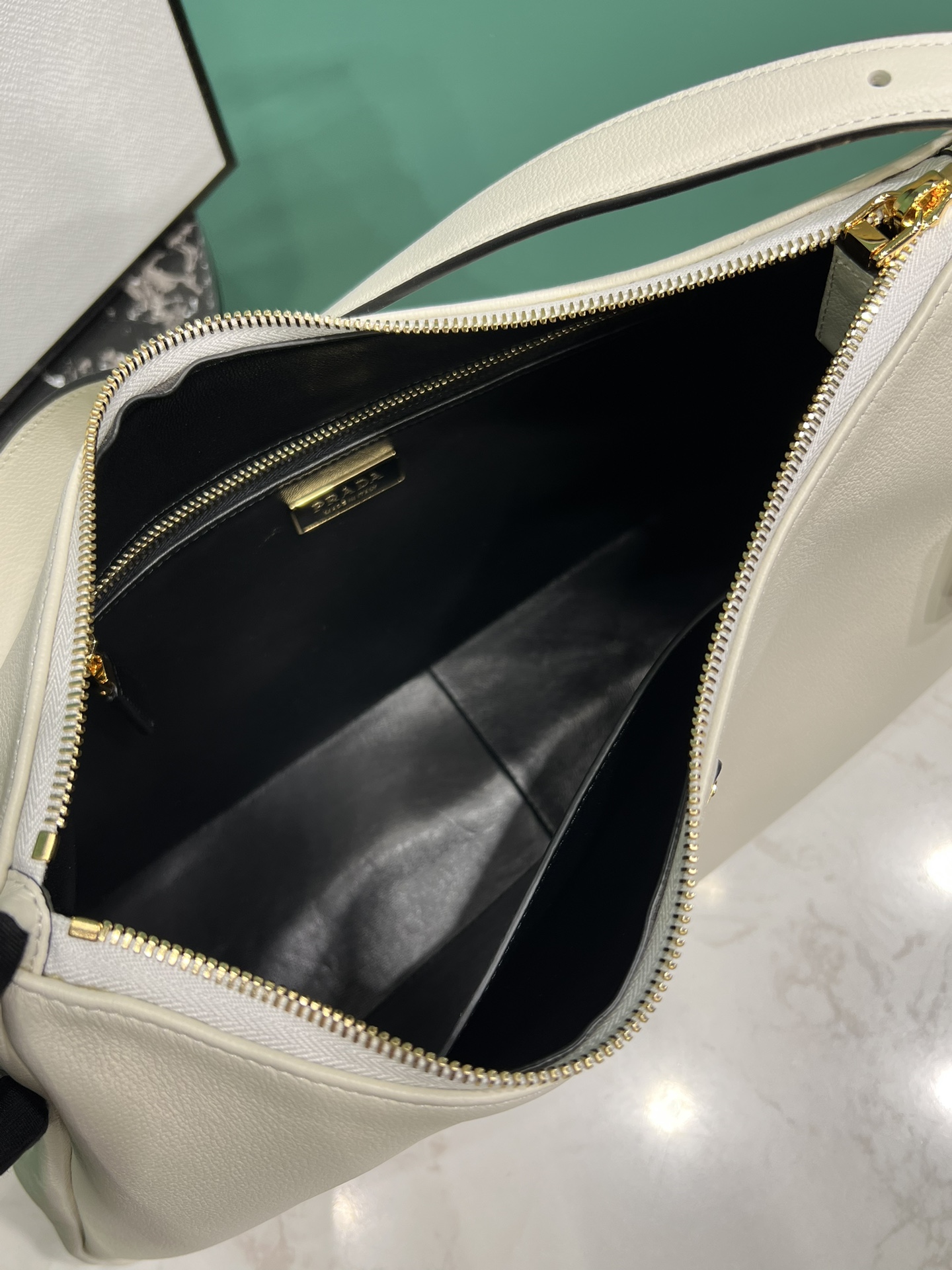 Bagsaaa Pra*a Aimèe Large Leather Shoulder Bag White - 39x23x12 cm