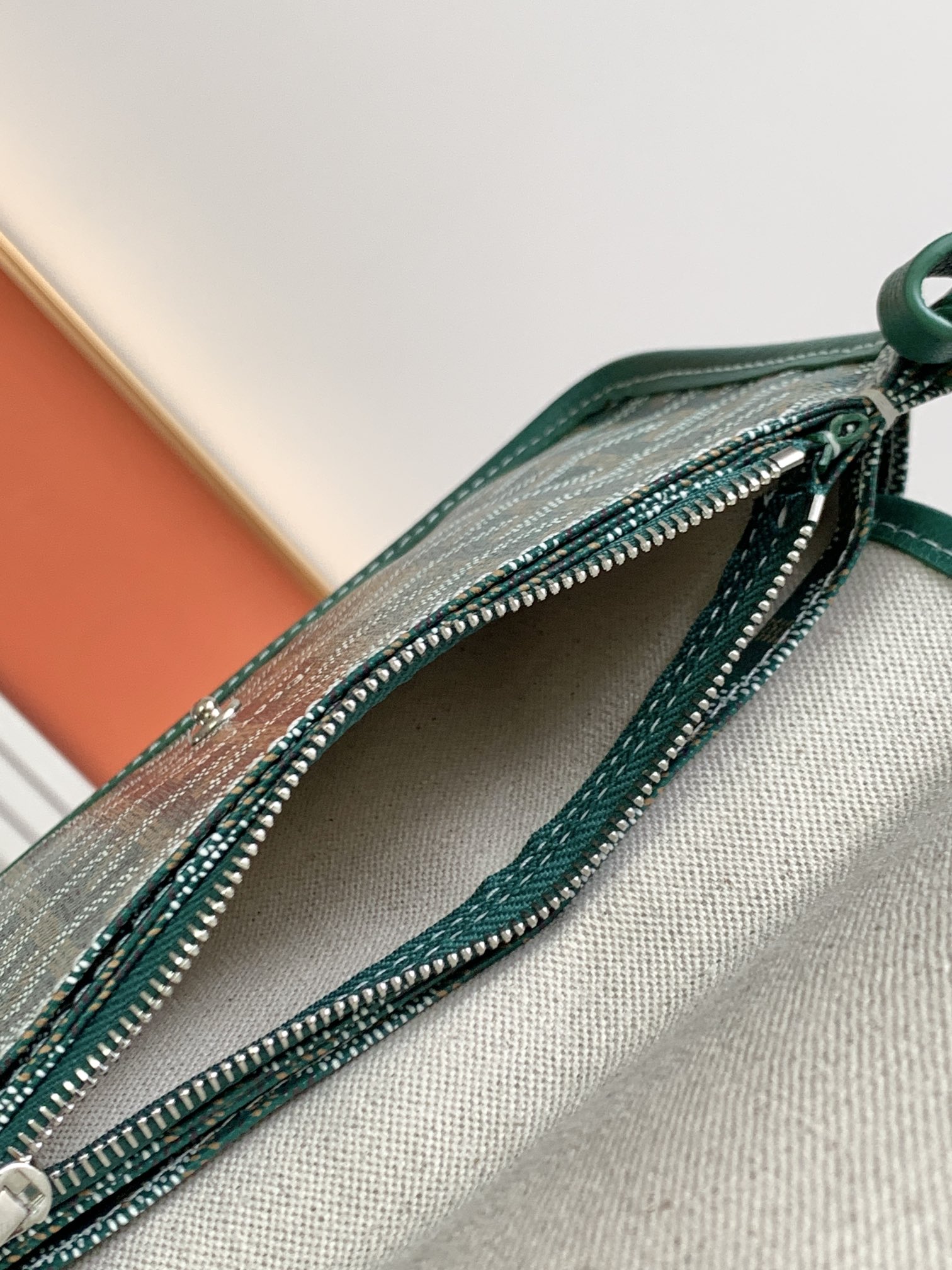 Bagsaaa G09ard Plumet Pocket Wallet Green - 14 x 2.5 x 20.5 cm