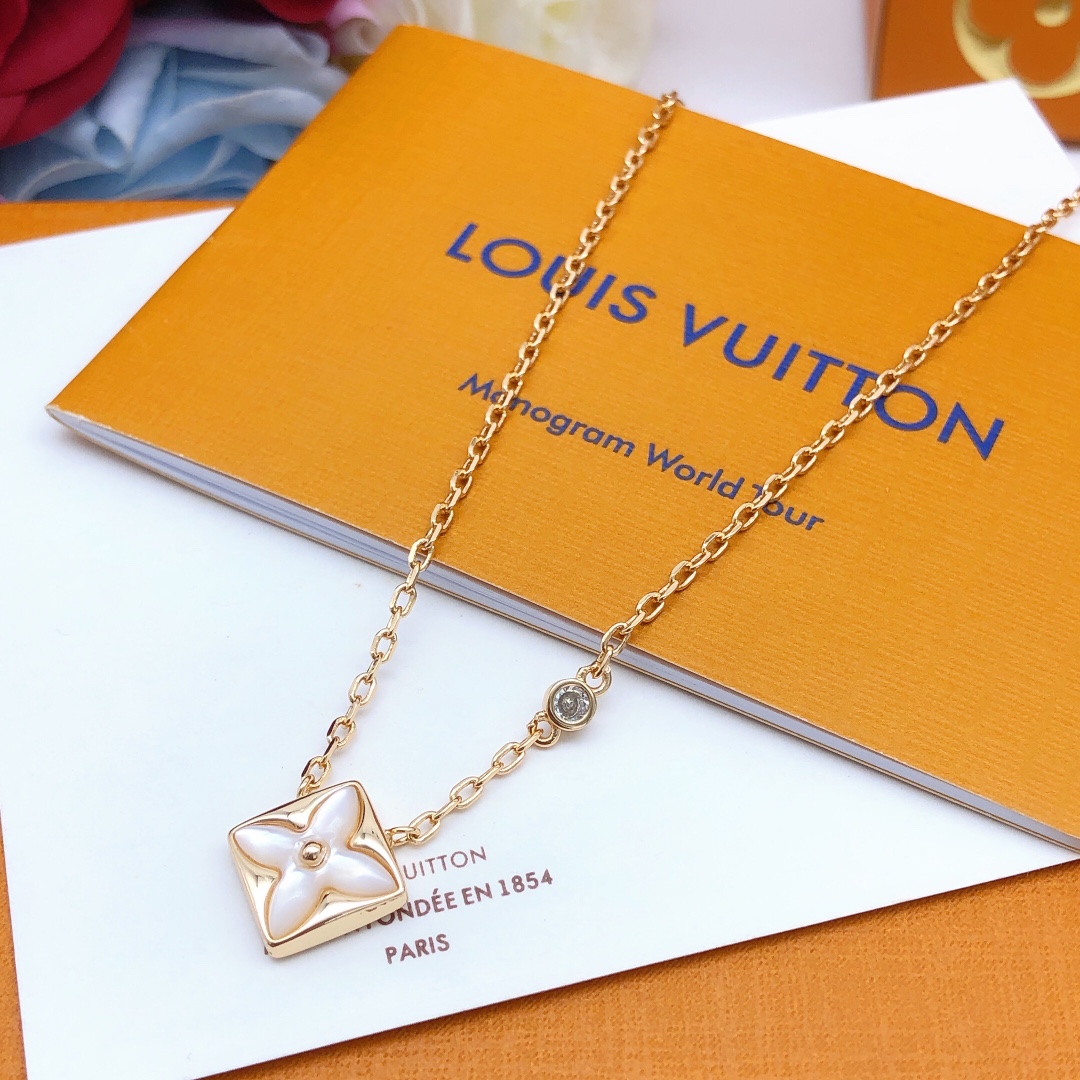 Bagsaaa LV Necklace 01